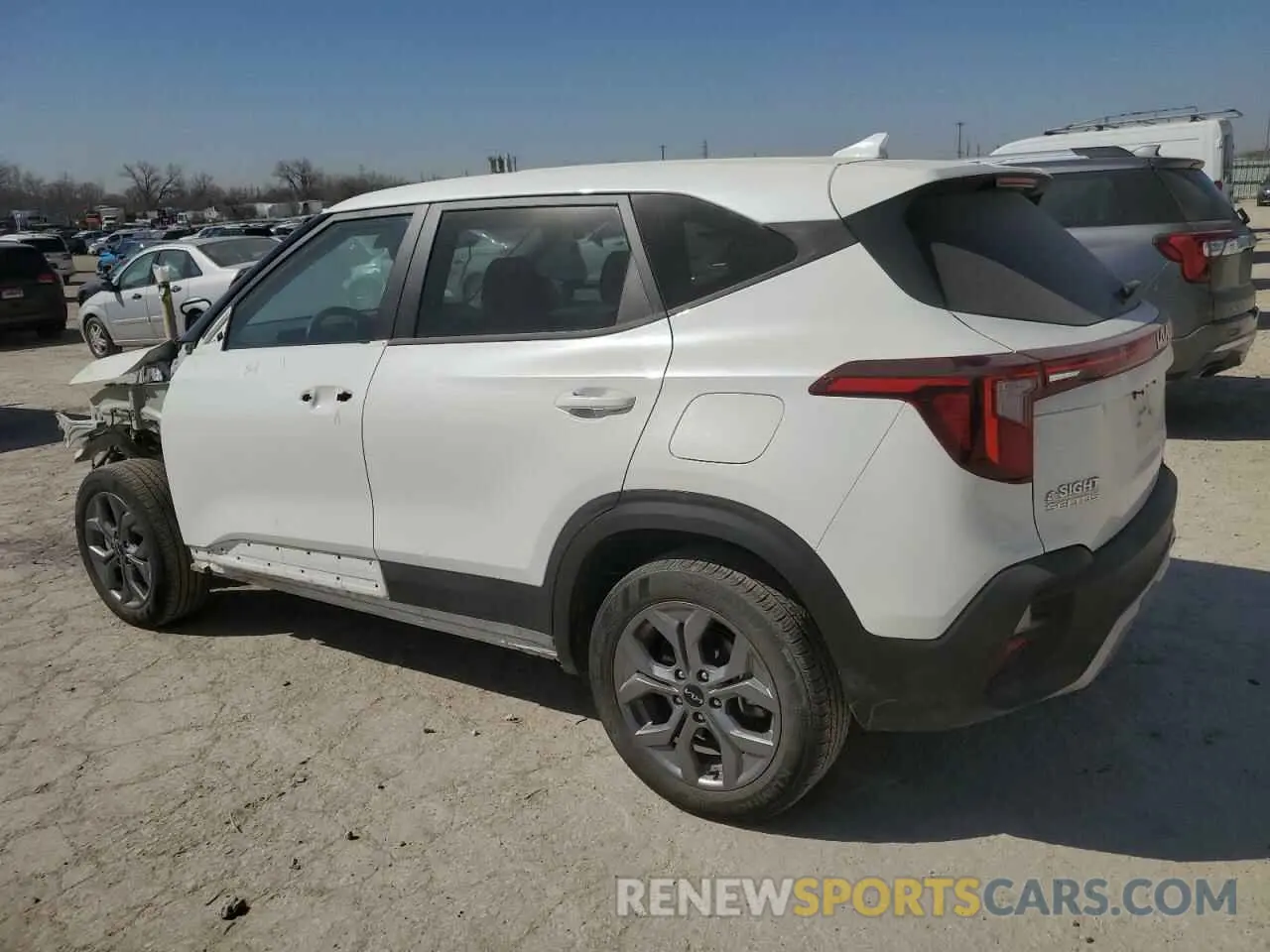 2 fotografías del automóvil dañado KNDEPCAA5R7489218 KIA SELTOS 2024
