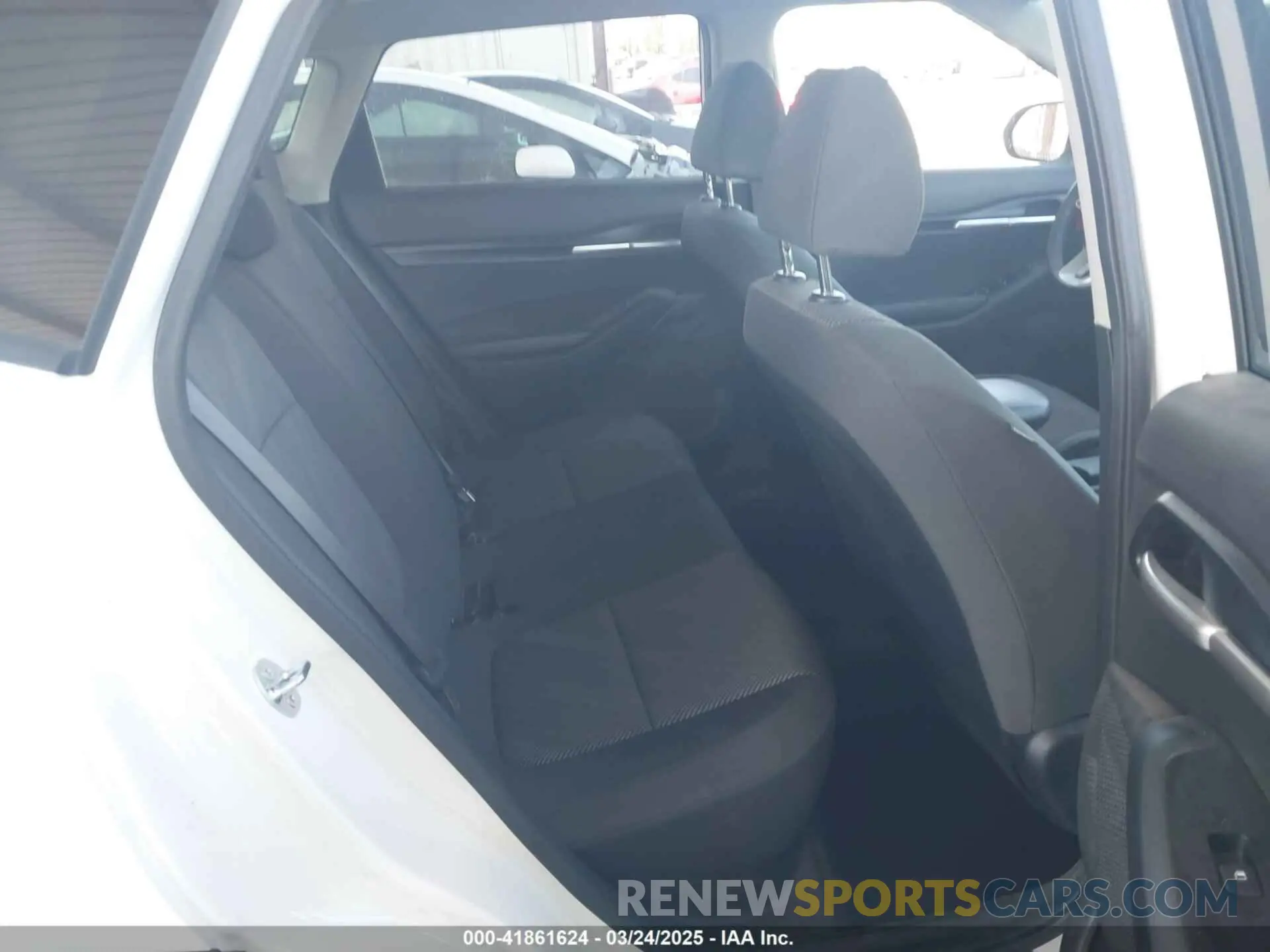 8 fotografías del automóvil dañado KNDEPCAA6R7628241 KIA SELTOS 2024
