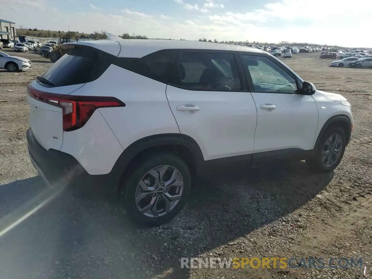 3 fotografías del automóvil dañado KNDEPCAA7R7645243 KIA SELTOS 2024