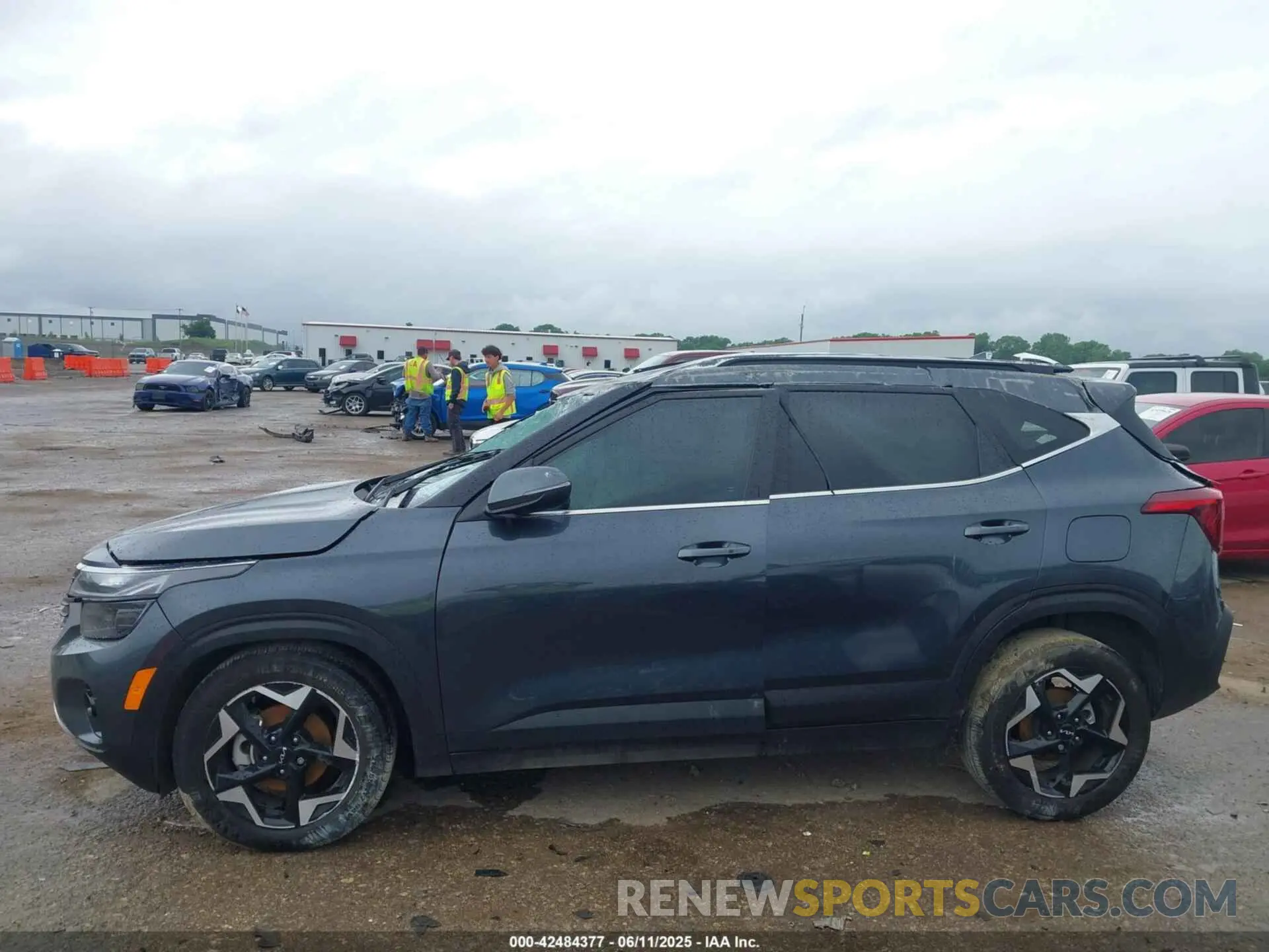 13 fotografías del automóvil dañado KNDER2AA0R7628546 KIA SELTOS 2024