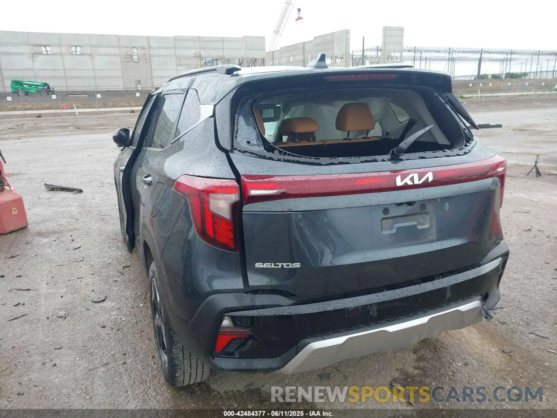 3 fotografías del automóvil dañado KNDER2AA0R7628546 KIA SELTOS 2024