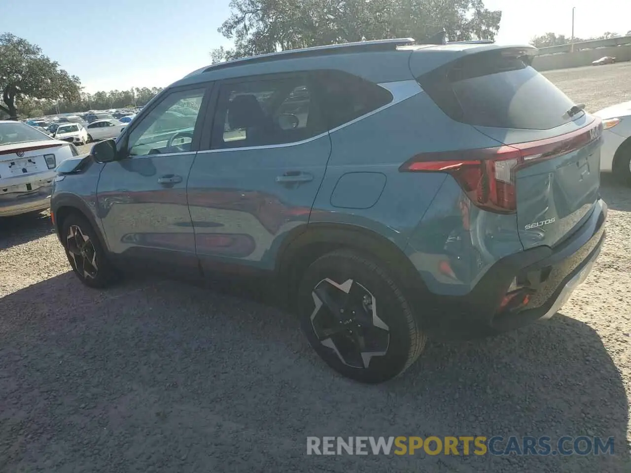 2 fotografías del automóvil dañado KNDER2AA1R7647610 KIA SELTOS 2024