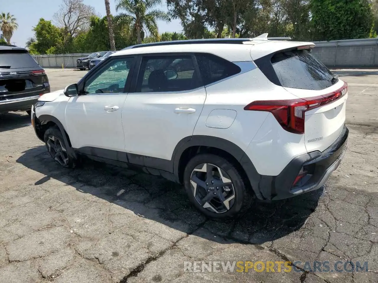 2 fotografías del automóvil dañado KNDER2AA2R7552036 KIA SELTOS 2024
