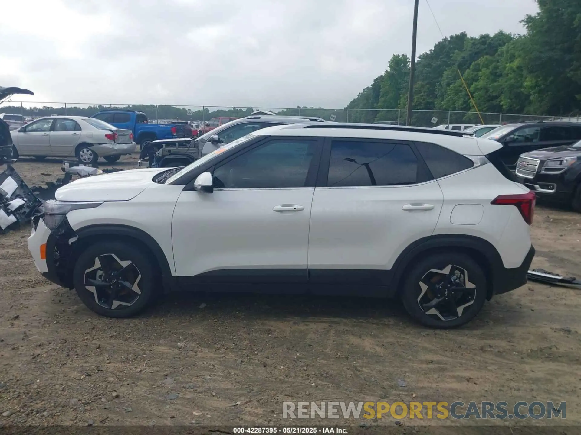 15 fotografías del automóvil dañado KNDER2AA4R7637413 KIA SELTOS 2024