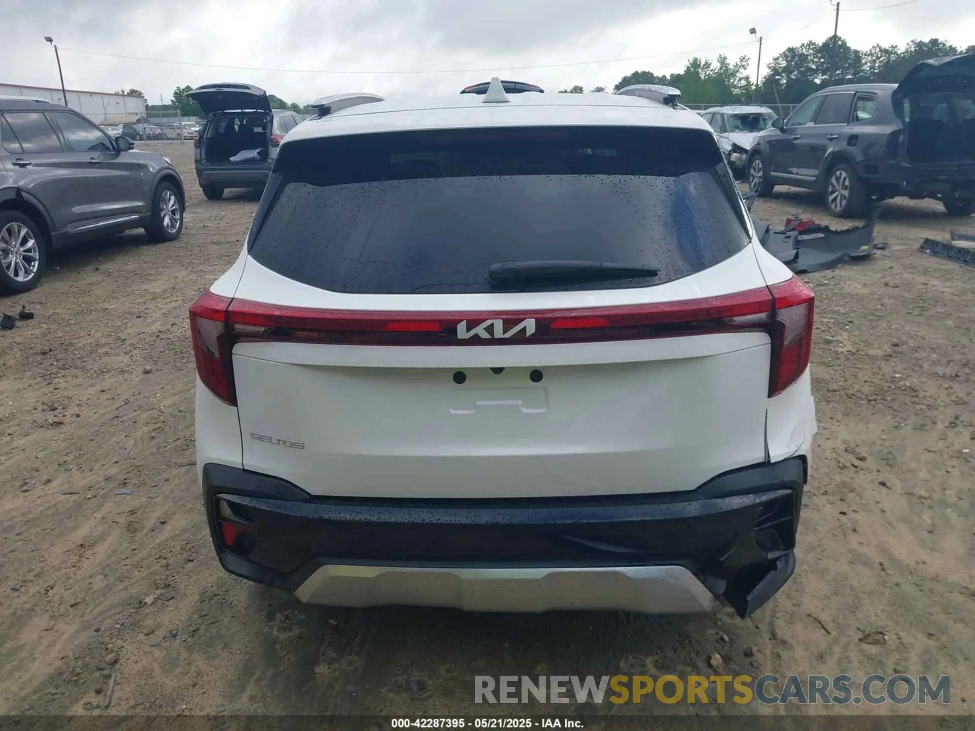 17 fotografías del automóvil dañado KNDER2AA4R7637413 KIA SELTOS 2024