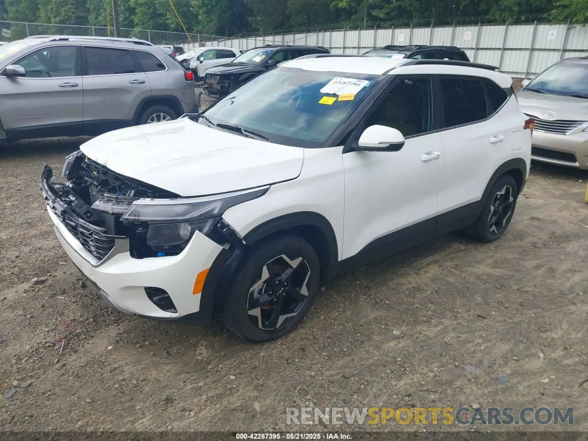 2 fotografías del automóvil dañado KNDER2AA4R7637413 KIA SELTOS 2024