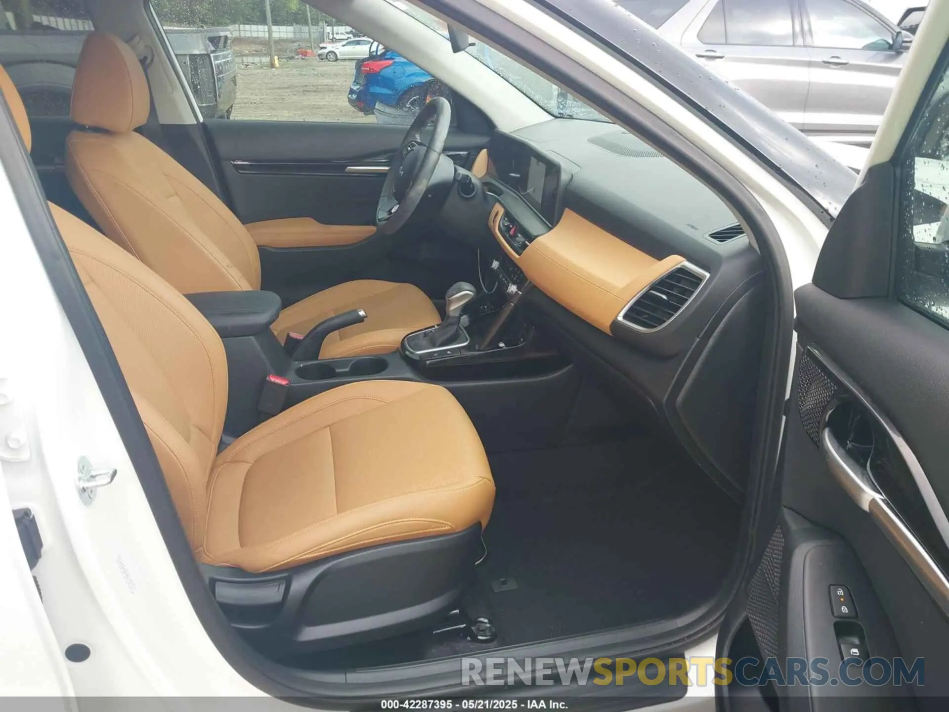 5 fotografías del automóvil dañado KNDER2AA4R7637413 KIA SELTOS 2024