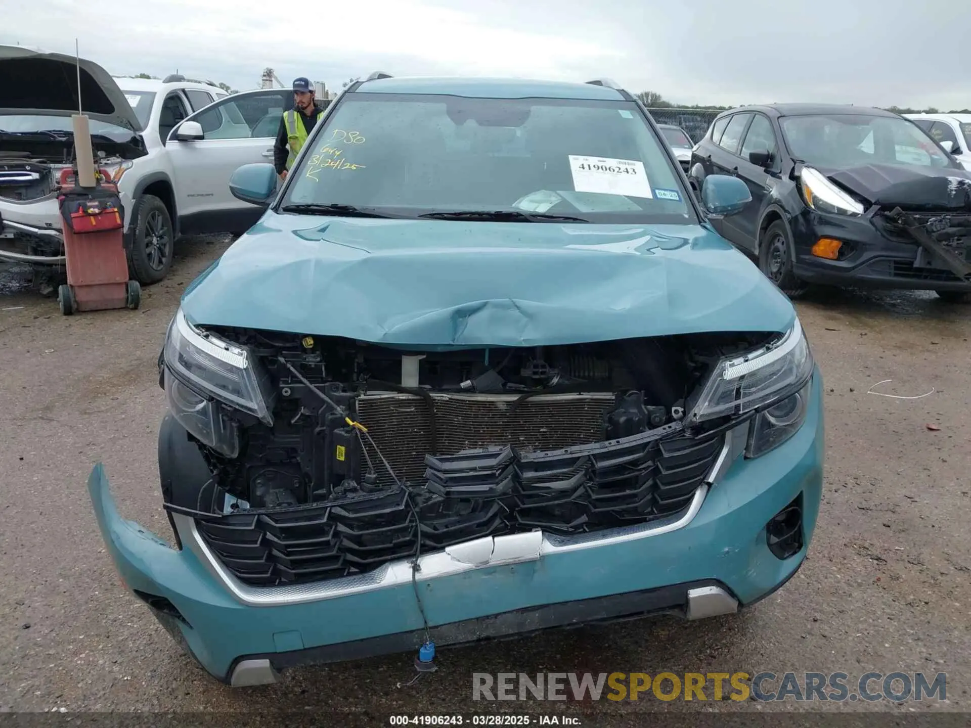 12 fotografías del automóvil dañado KNDER2AA5R7473573 KIA SELTOS 2024