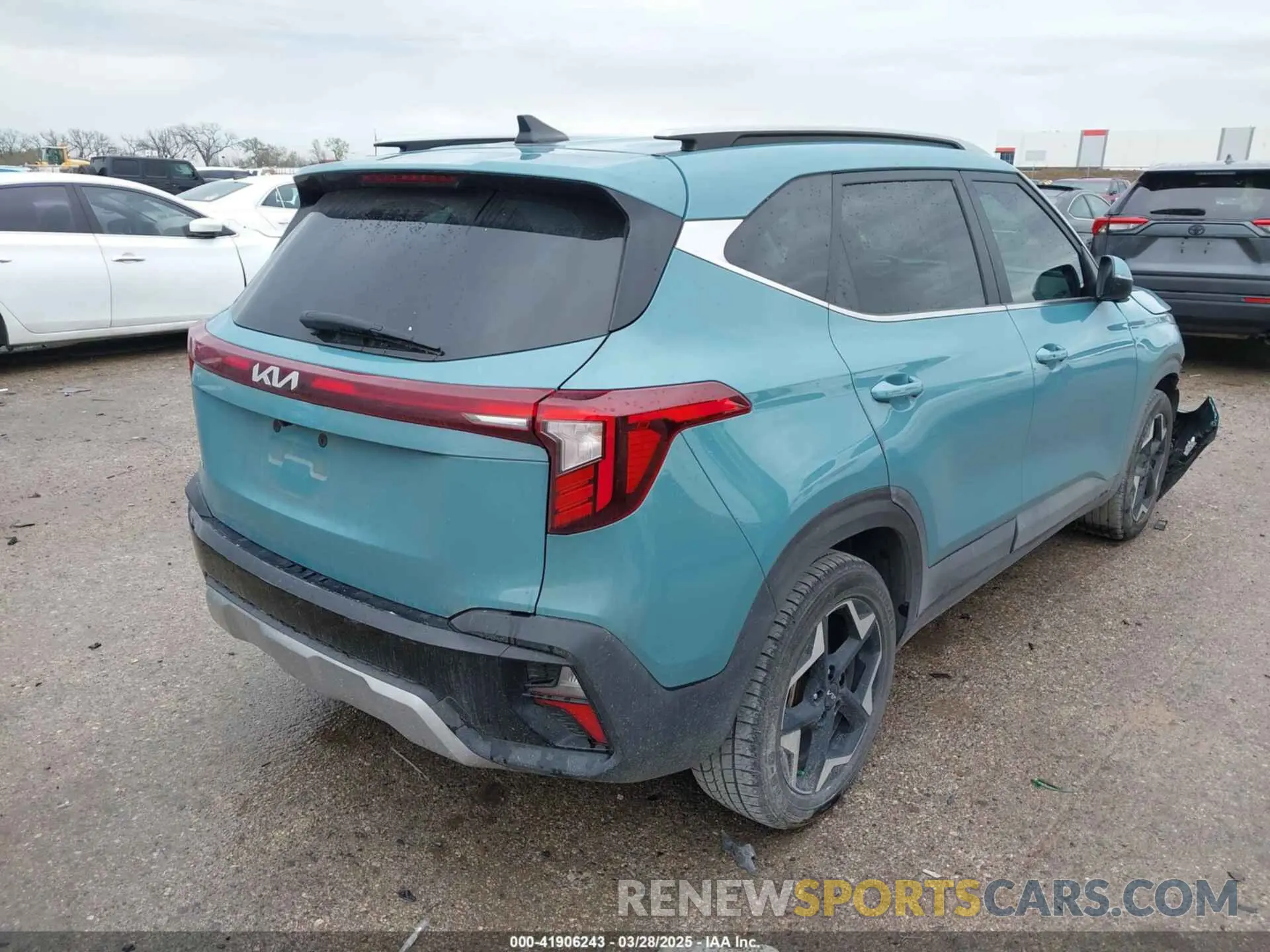 4 fotografías del automóvil dañado KNDER2AA5R7473573 KIA SELTOS 2024