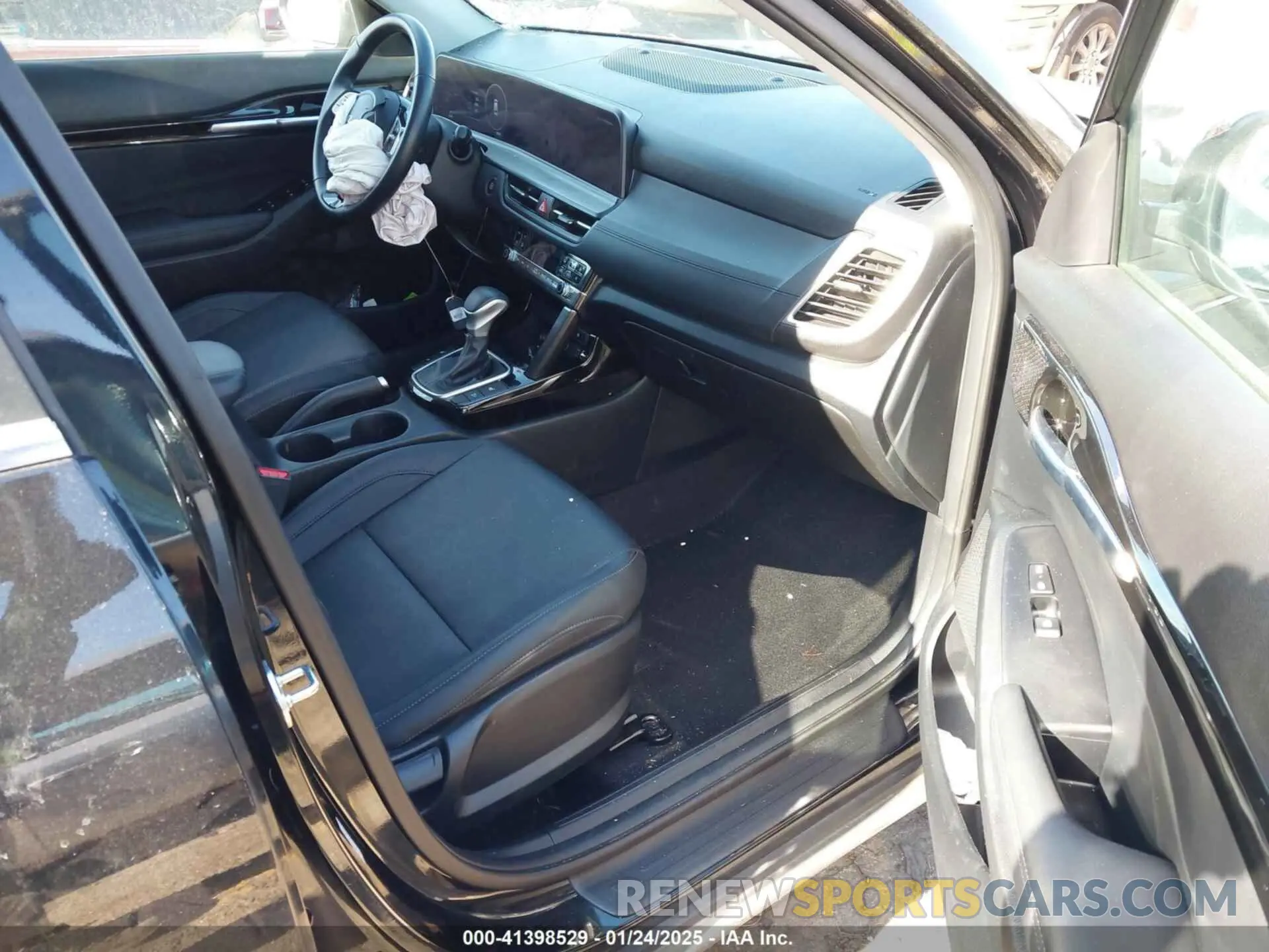 5 fotografías del automóvil dañado KNDER2AA5R7576766 KIA SELTOS 2024