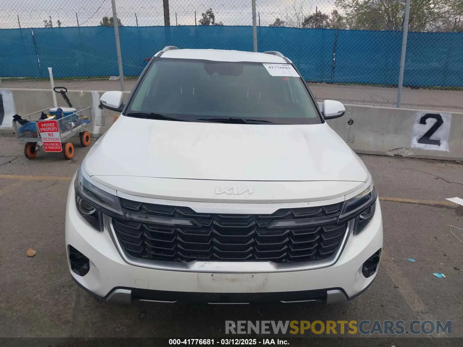 12 fotografías del automóvil dañado KNDER2AA6R7636179 KIA SELTOS 2024