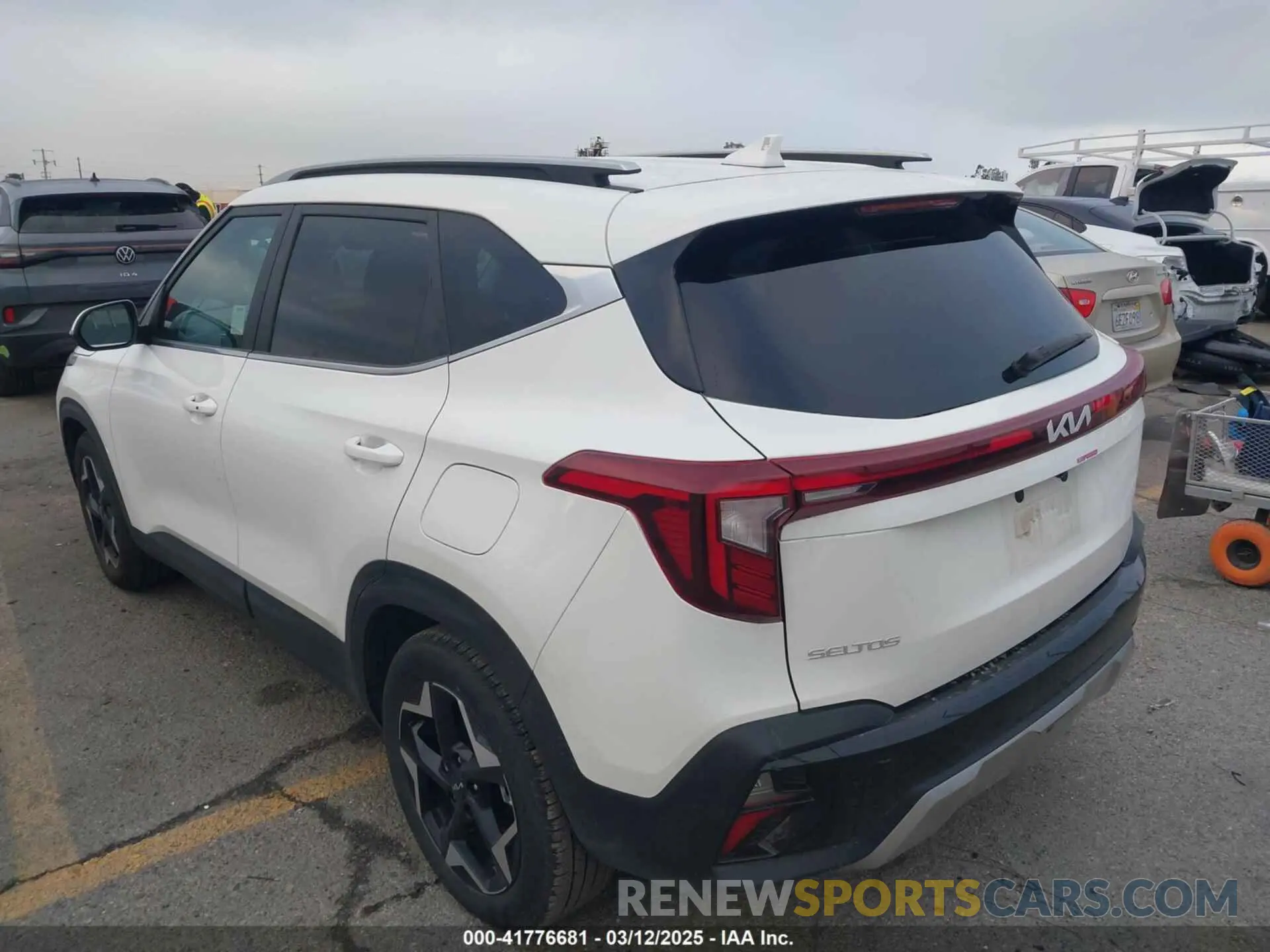 3 fotografías del automóvil dañado KNDER2AA6R7636179 KIA SELTOS 2024