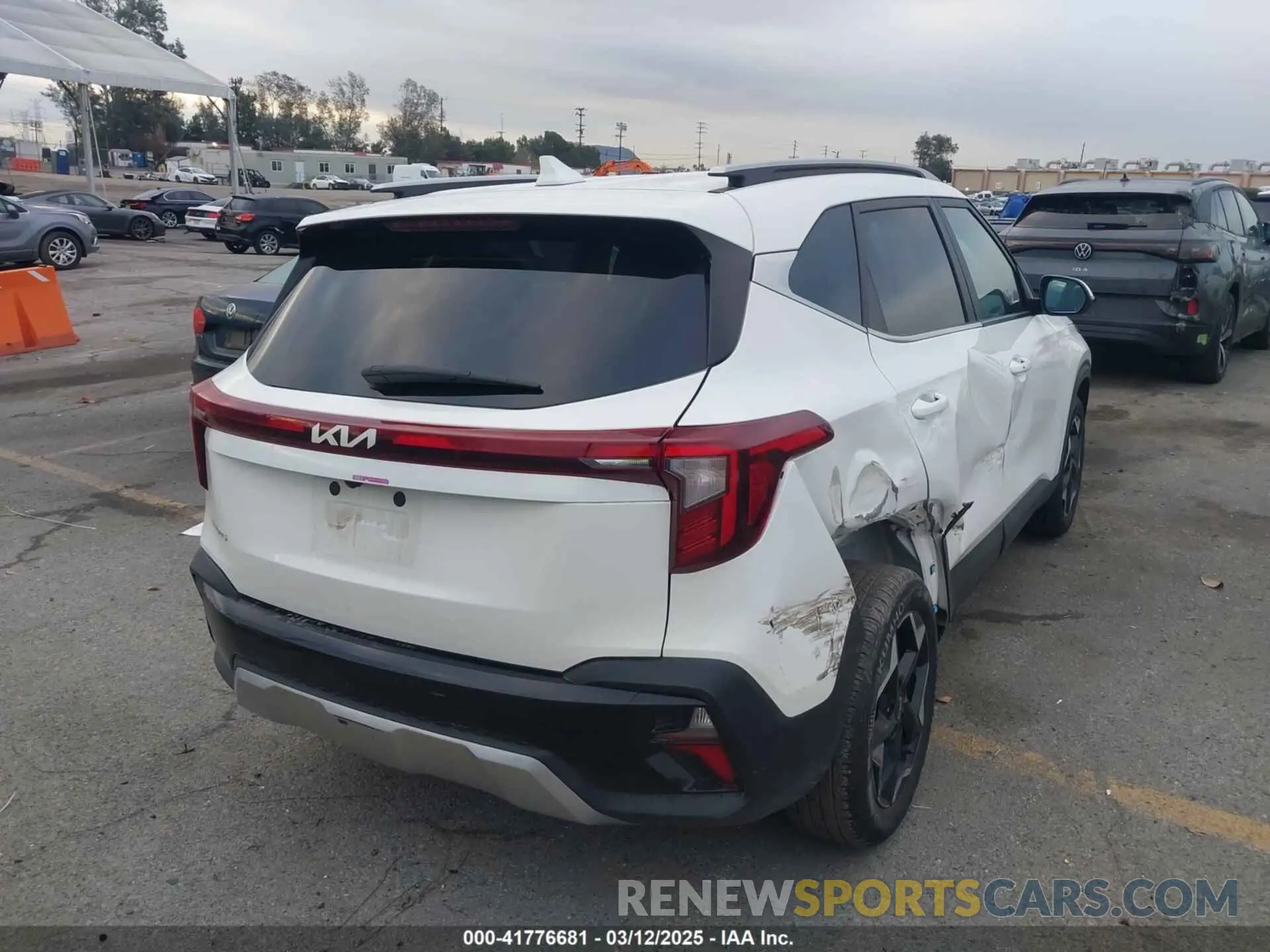 4 fotografías del automóvil dañado KNDER2AA6R7636179 KIA SELTOS 2024