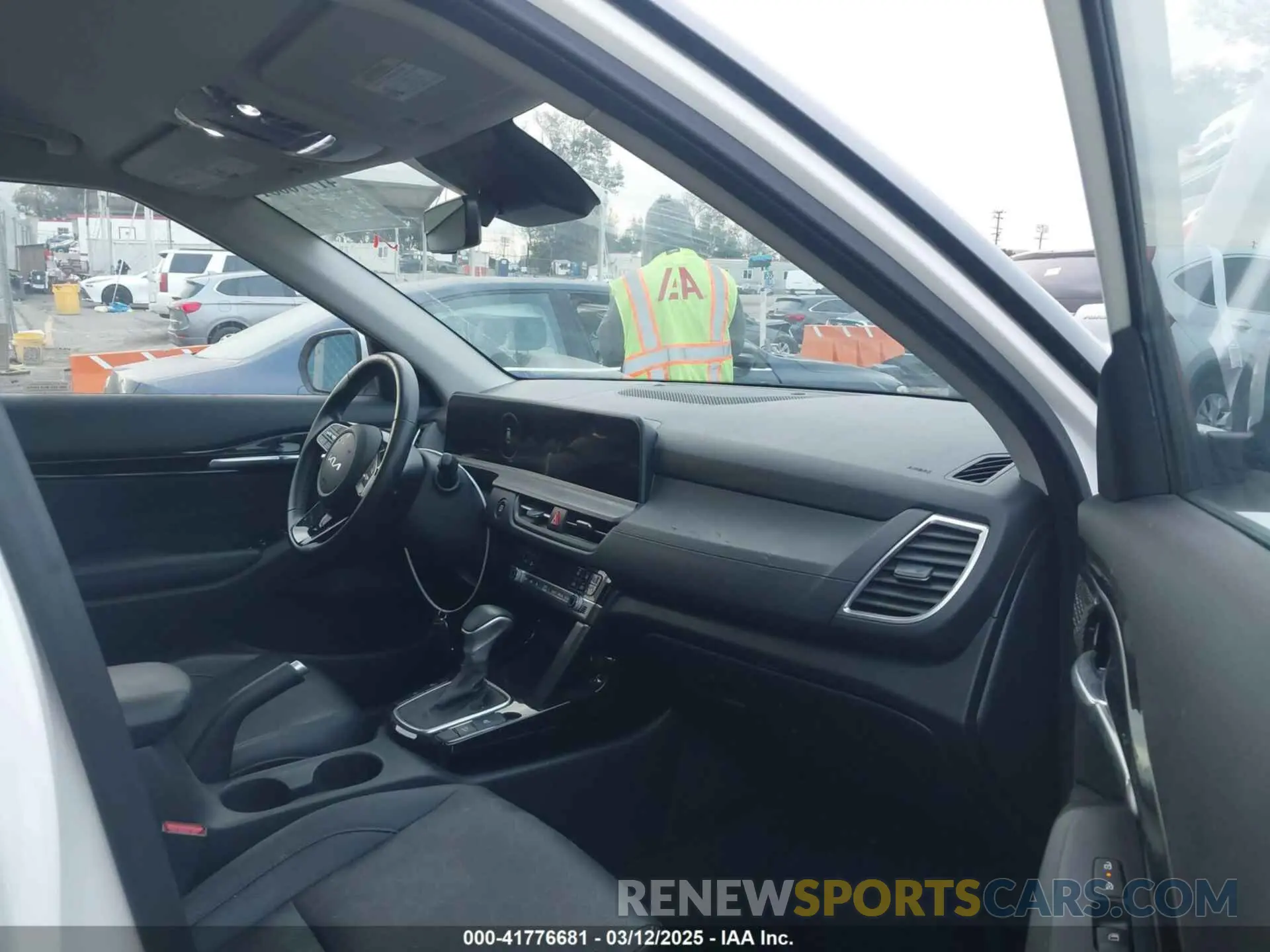 5 fotografías del automóvil dañado KNDER2AA6R7636179 KIA SELTOS 2024