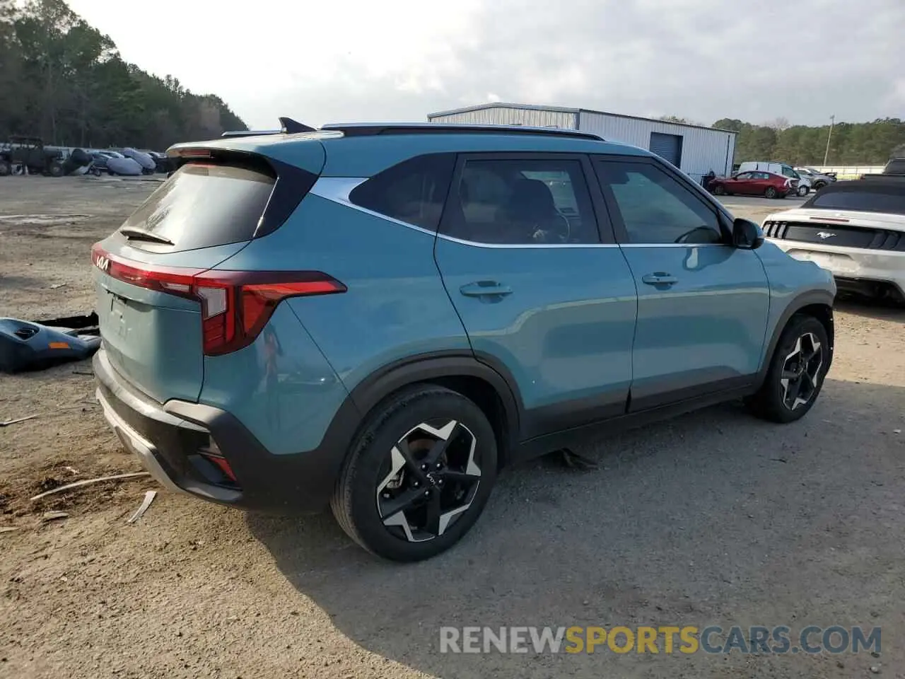 3 fotografías del automóvil dañado KNDER2AA7R7474076 KIA SELTOS 2024