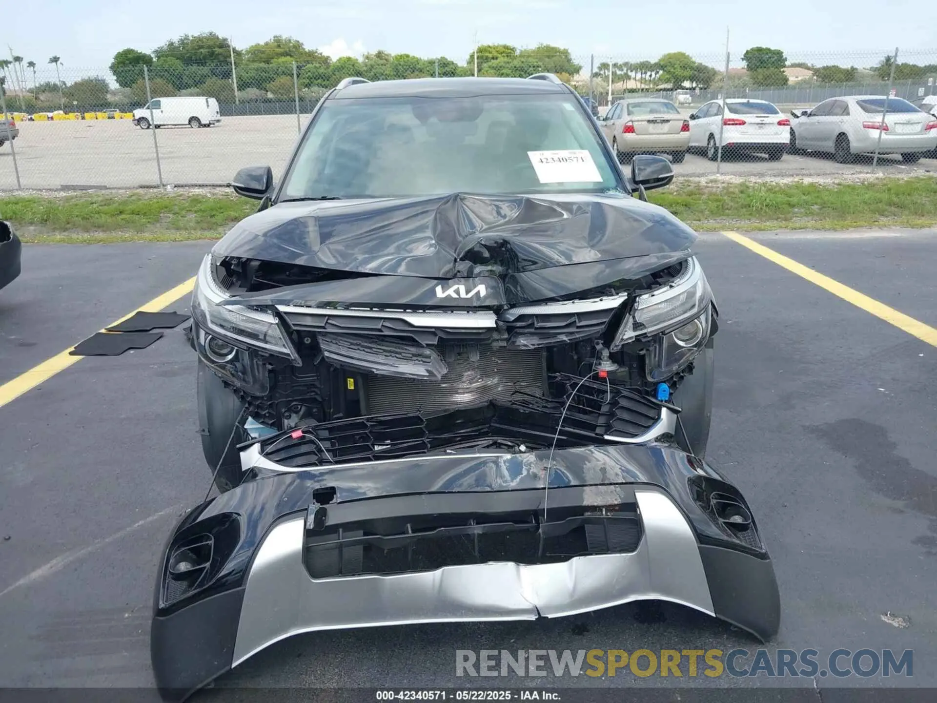12 fotografías del automóvil dañado KNDER2AA8R7636670 KIA SELTOS 2024