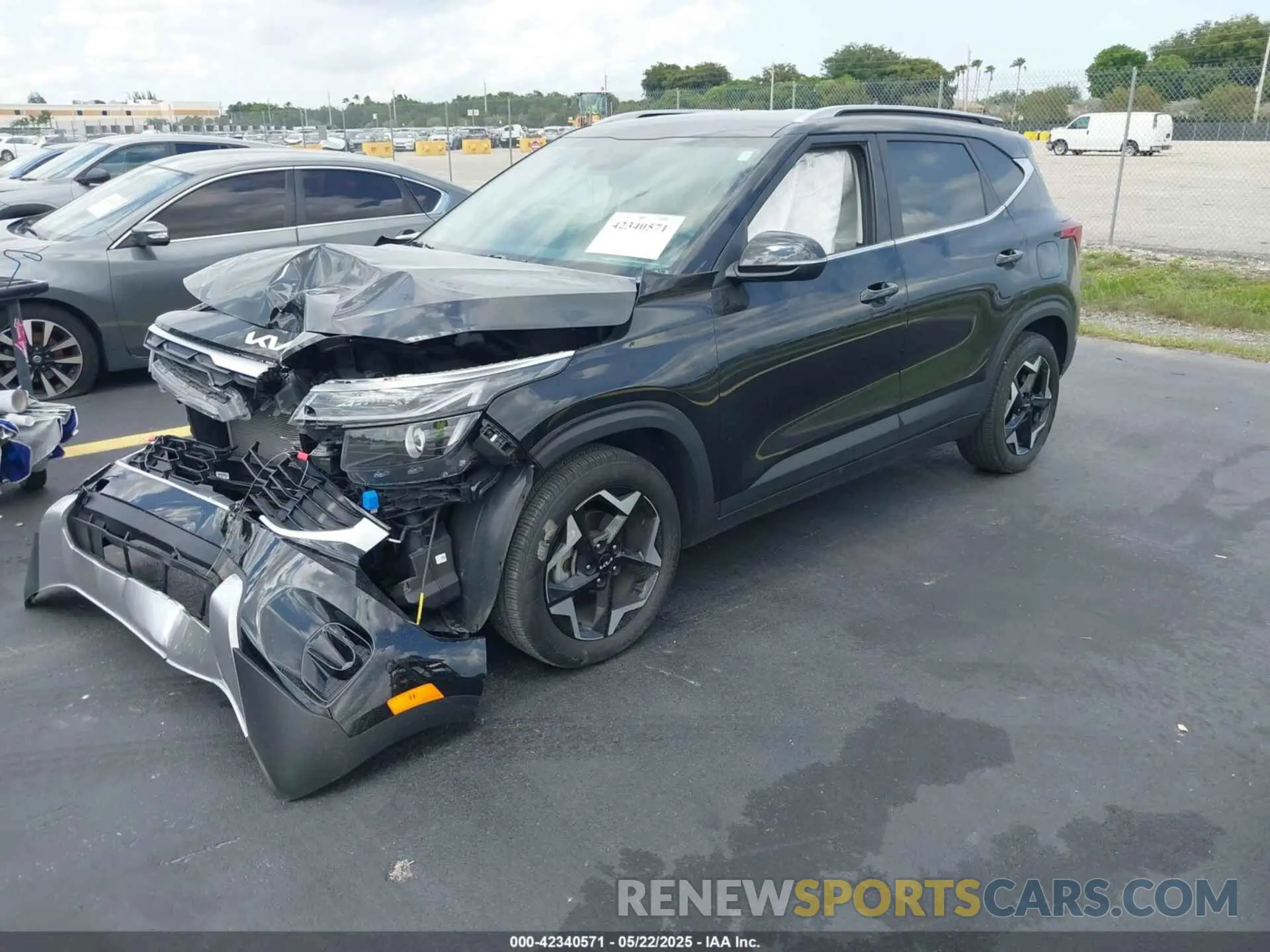 2 fotografías del automóvil dañado KNDER2AA8R7636670 KIA SELTOS 2024