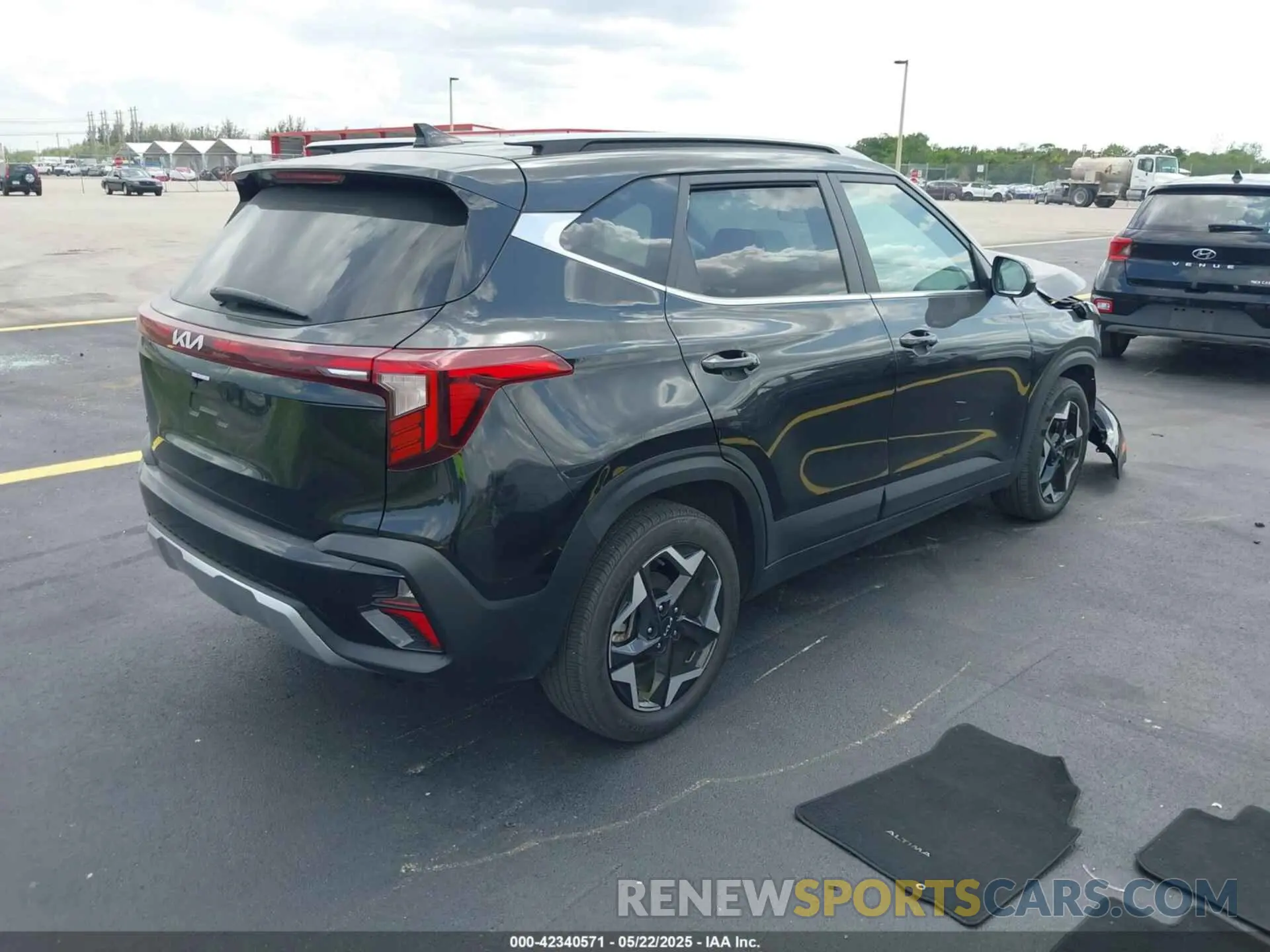 4 fotografías del automóvil dañado KNDER2AA8R7636670 KIA SELTOS 2024