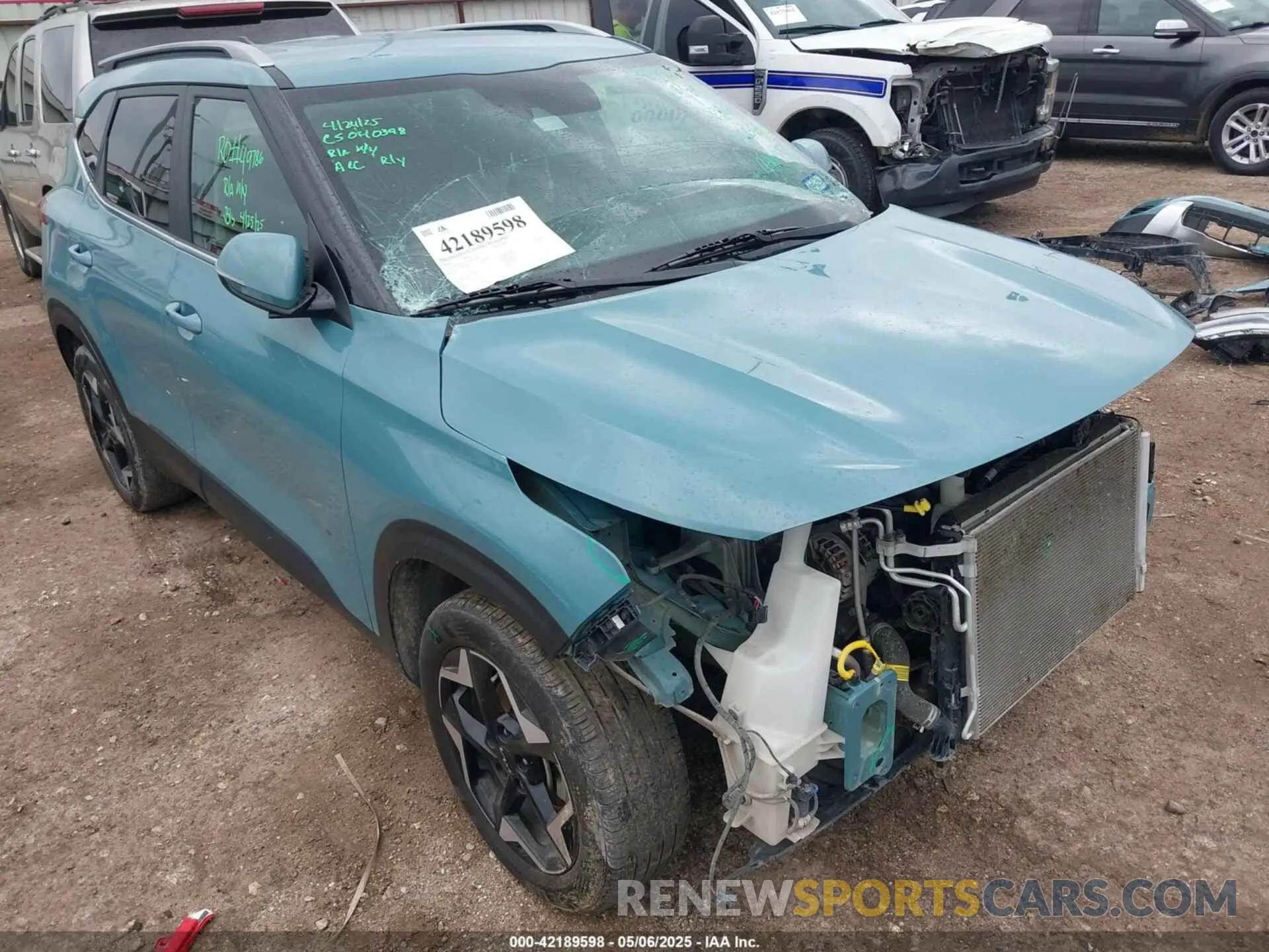 18 fotografías del automóvil dañado KNDER2AA9R7481398 KIA SELTOS 2024