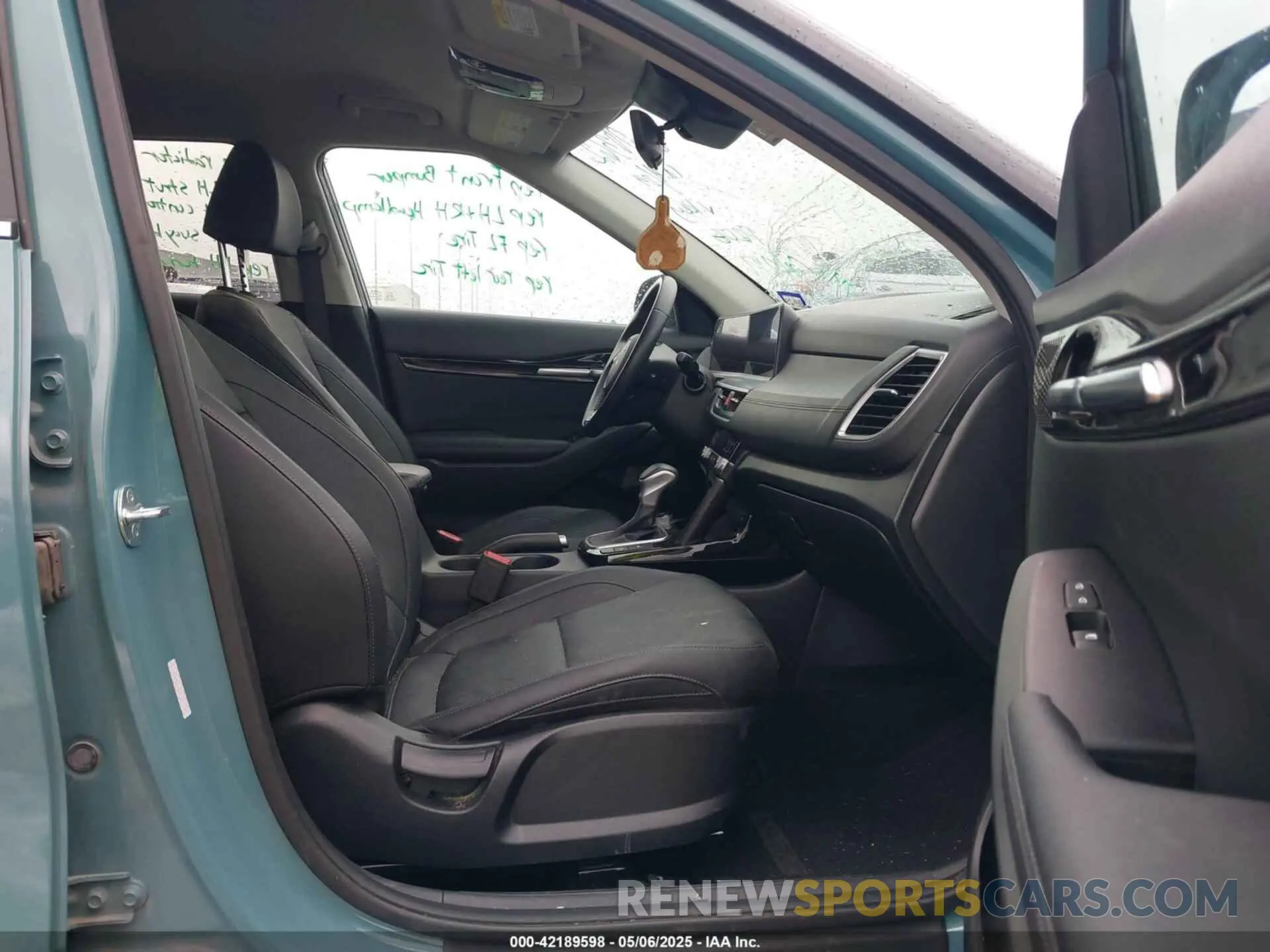 5 fotografías del automóvil dañado KNDER2AA9R7481398 KIA SELTOS 2024