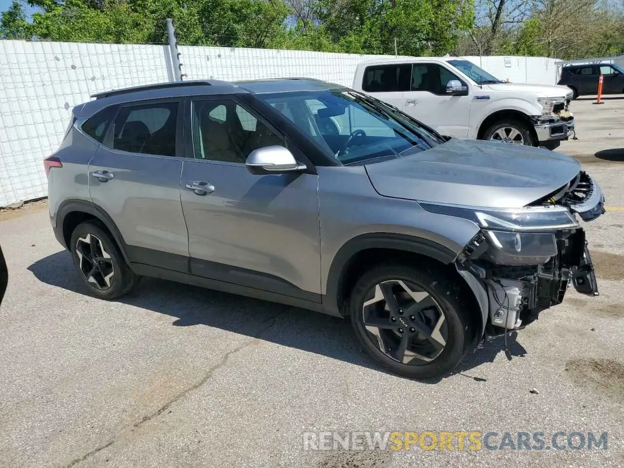 4 fotografías del automóvil dañado KNDER2AA9R7501309 KIA SELTOS 2024