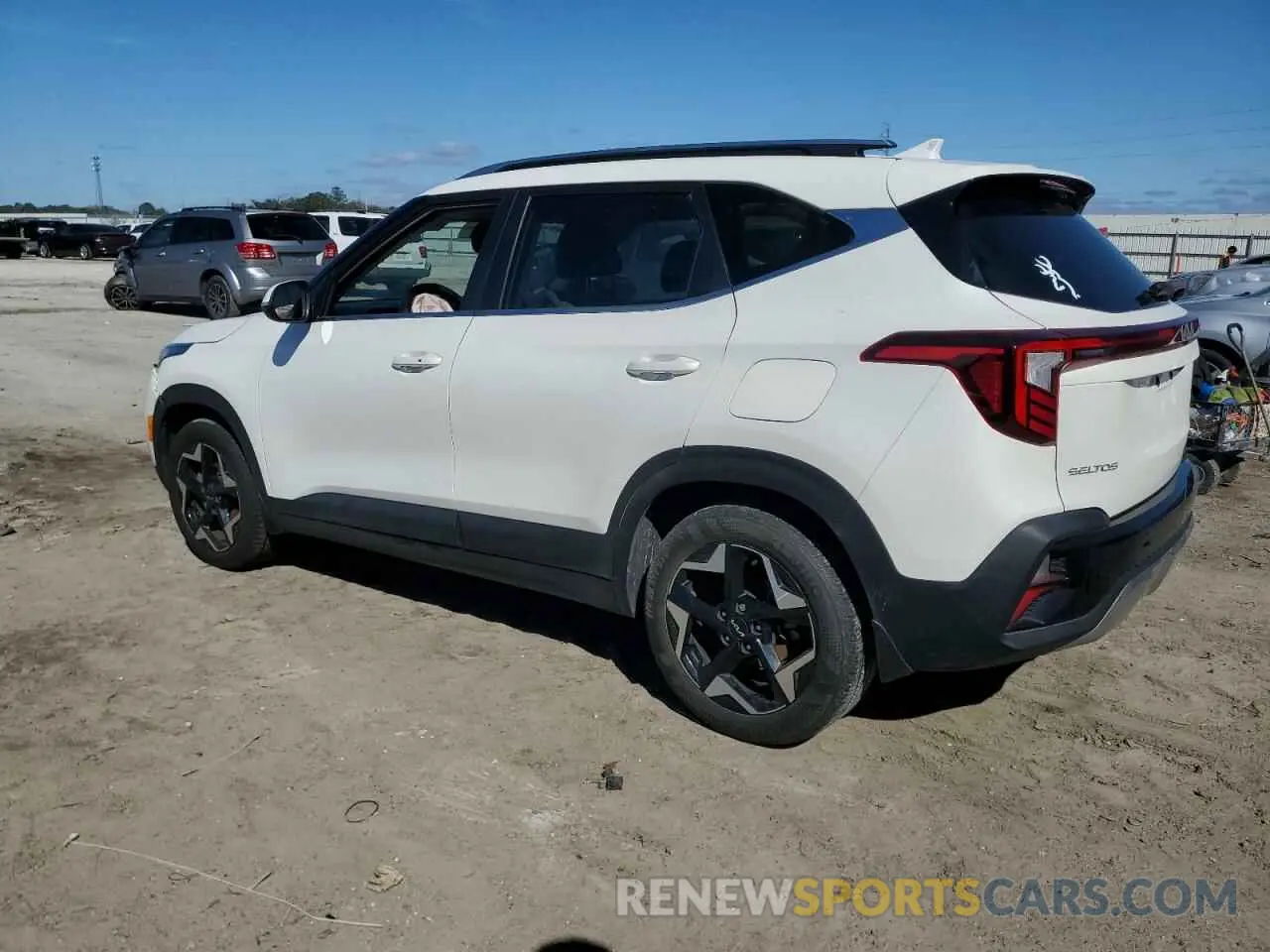 2 fotografías del automóvil dañado KNDER2AAXR7484200 KIA SELTOS 2024
