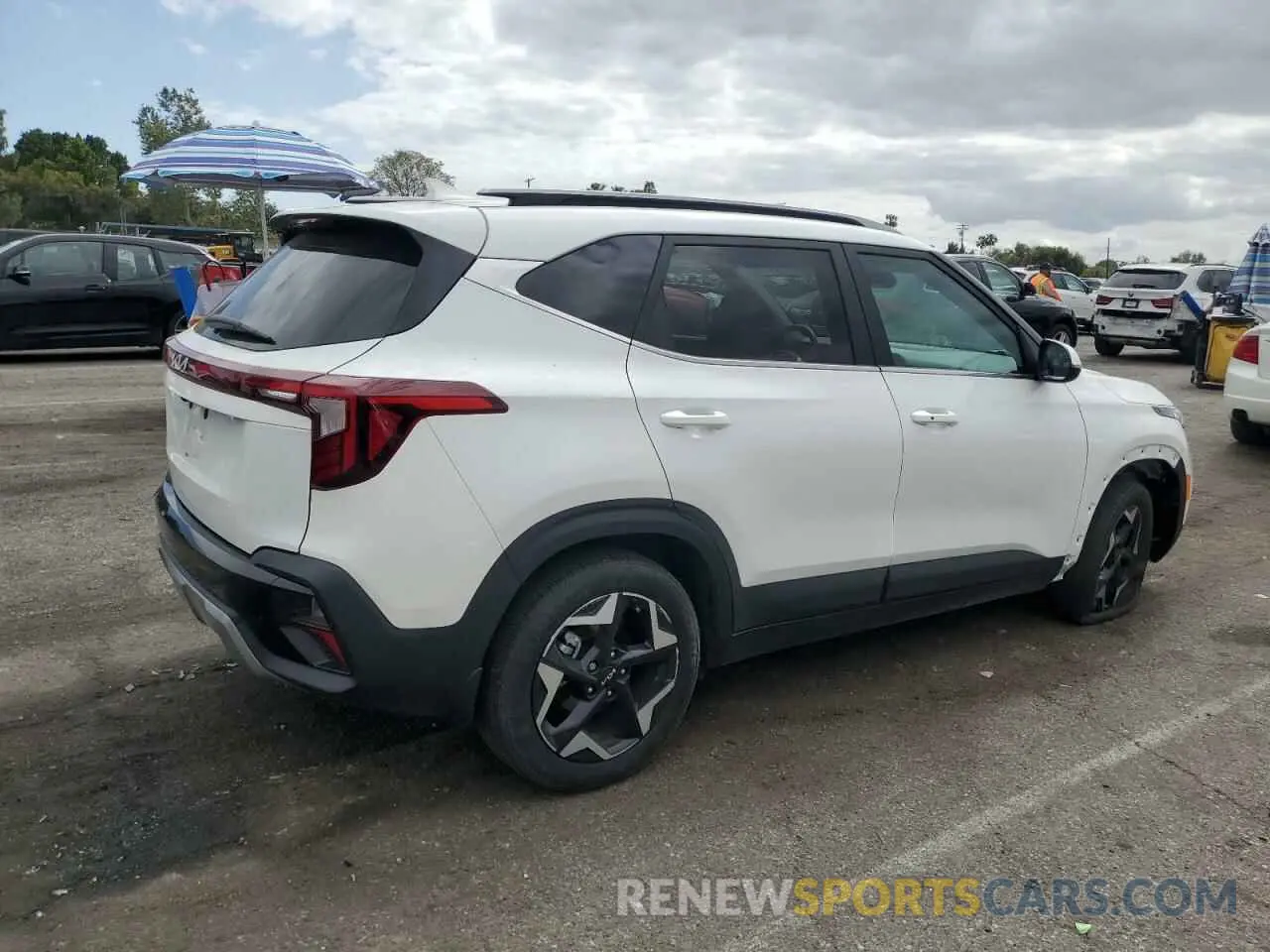 3 fotografías del automóvil dañado KNDER2AAXR7489610 KIA SELTOS 2024