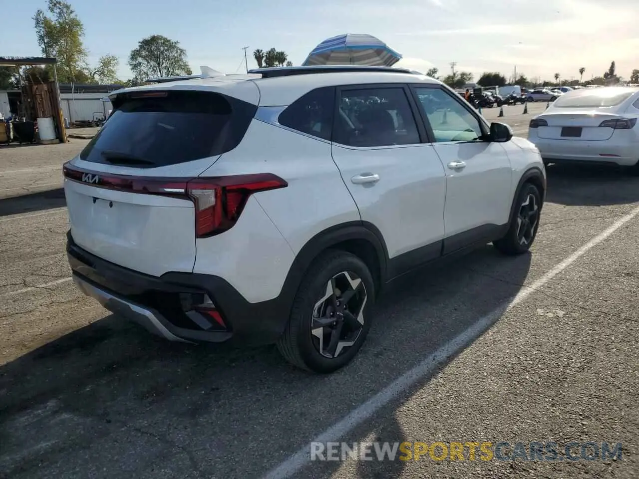 3 fotografías del automóvil dañado KNDER2AAXR7511458 KIA SELTOS 2024