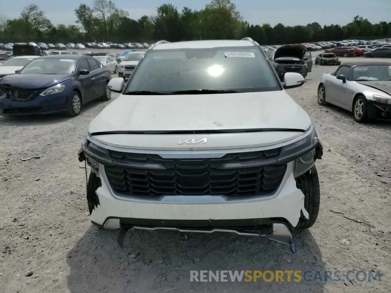 5 fotografías del automóvil dañado KNDERCAA1R7594333 KIA SELTOS 2024
