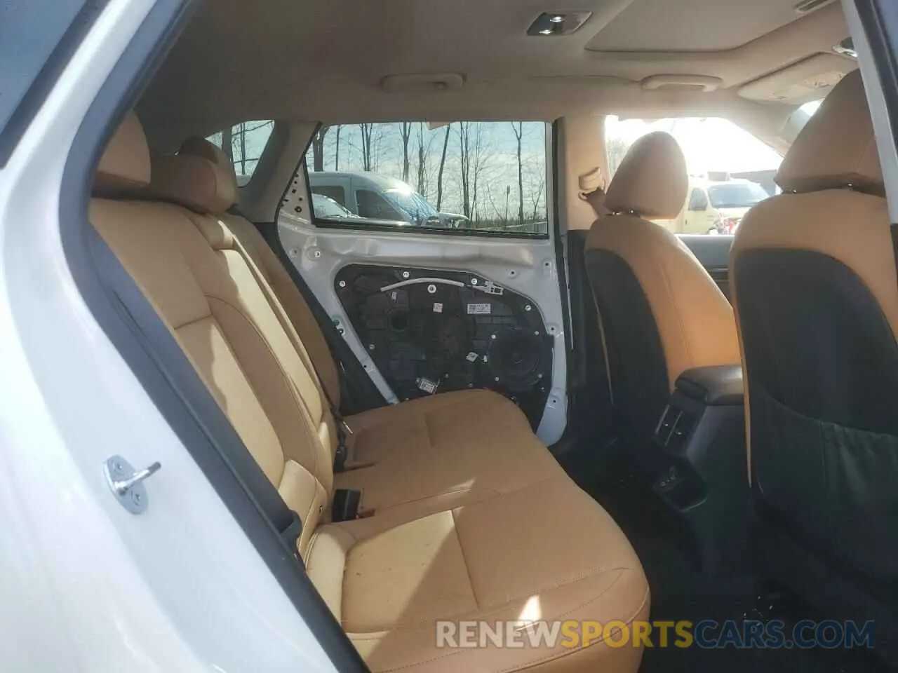 12 fotografías del automóvil dañado KNDERCAA1R7667068 KIA SELTOS 2024