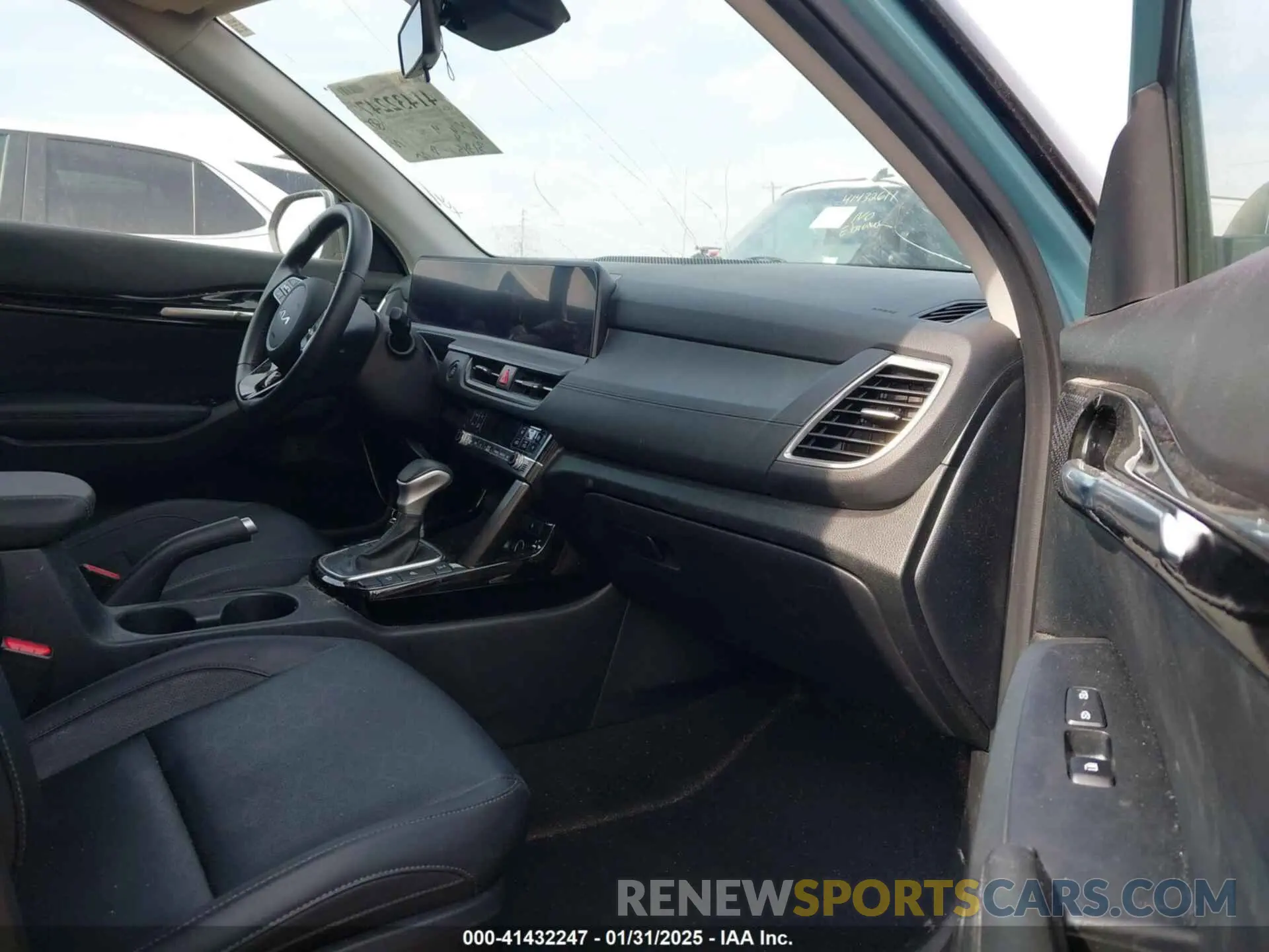 5 fotografías del automóvil dañado KNDERCAA4R7482254 KIA SELTOS 2024
