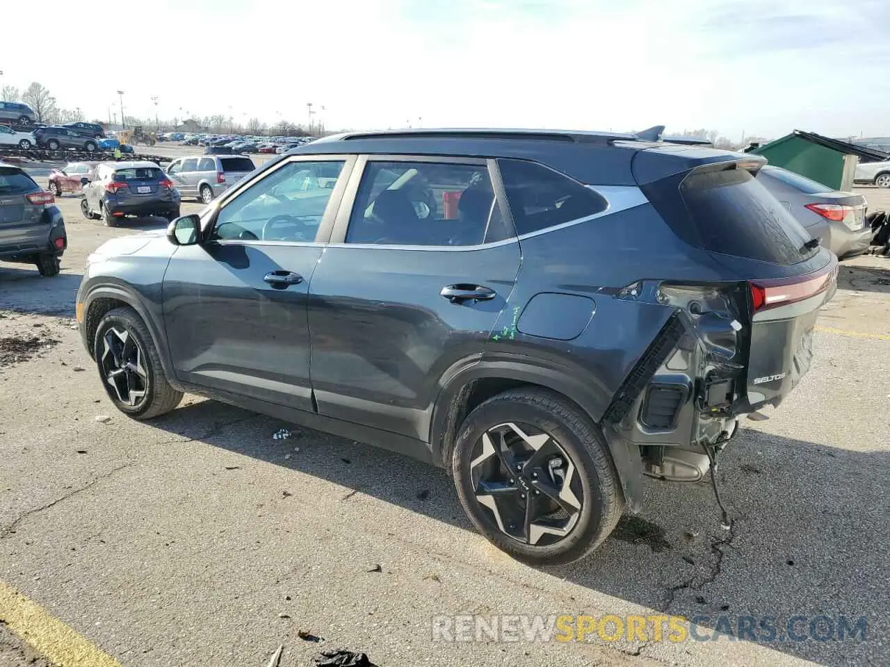 2 fotografías del automóvil dañado KNDERCAA4R7561259 KIA SELTOS 2024
