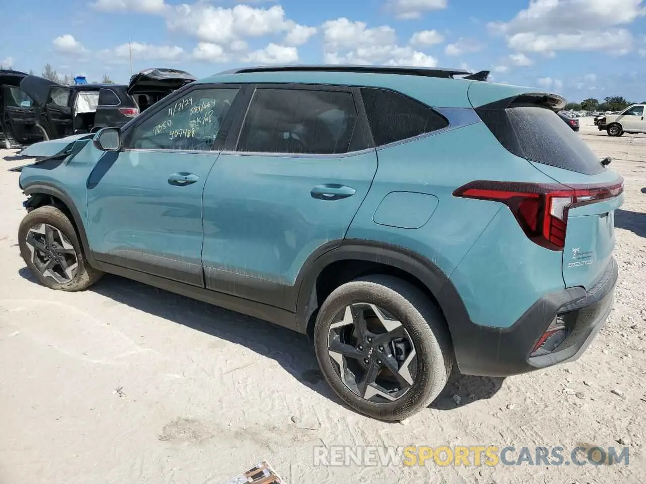 2 fotografías del automóvil dañado KNDERCAA4R7590938 KIA SELTOS 2024