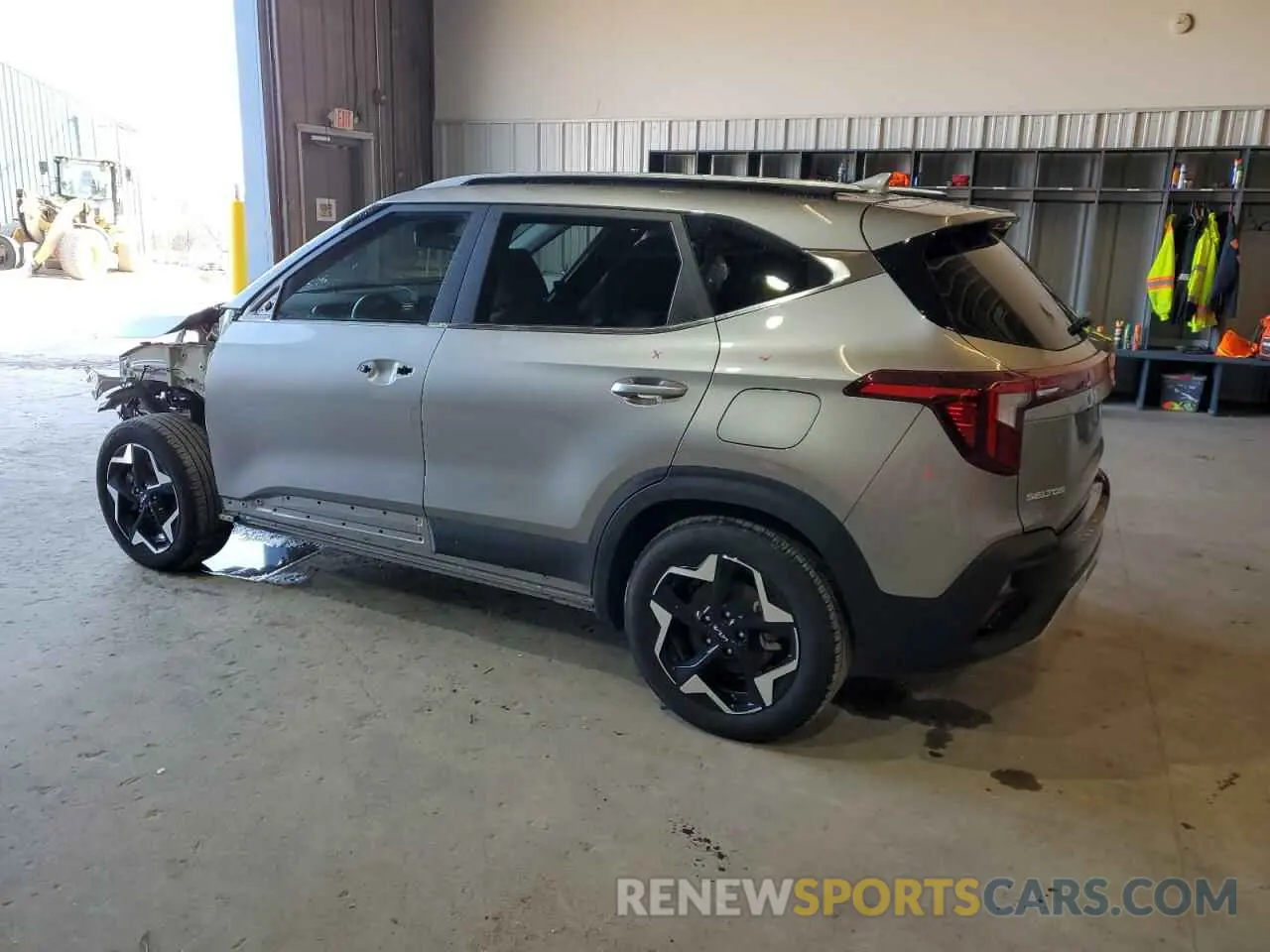 2 fotografías del automóvil dañado KNDERCAA4R7661040 KIA SELTOS 2024