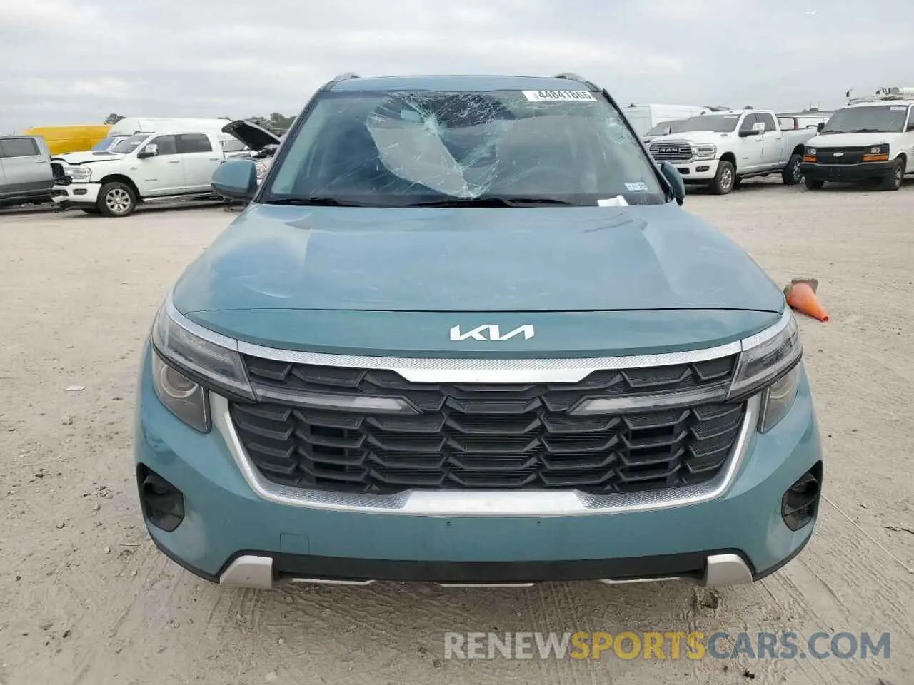 5 fotografías del automóvil dañado KNDERCAA5R7557298 KIA SELTOS 2024