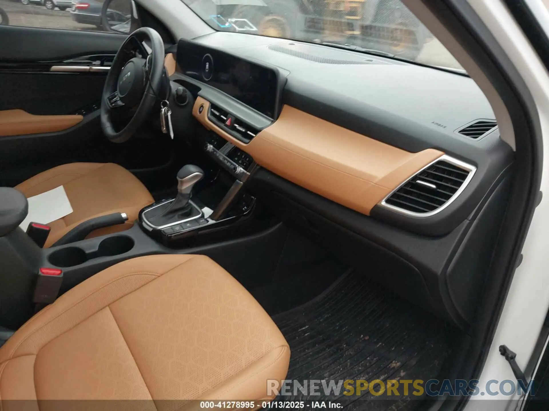 5 fotografías del automóvil dañado KNDERCAA5R7661564 KIA SELTOS 2024