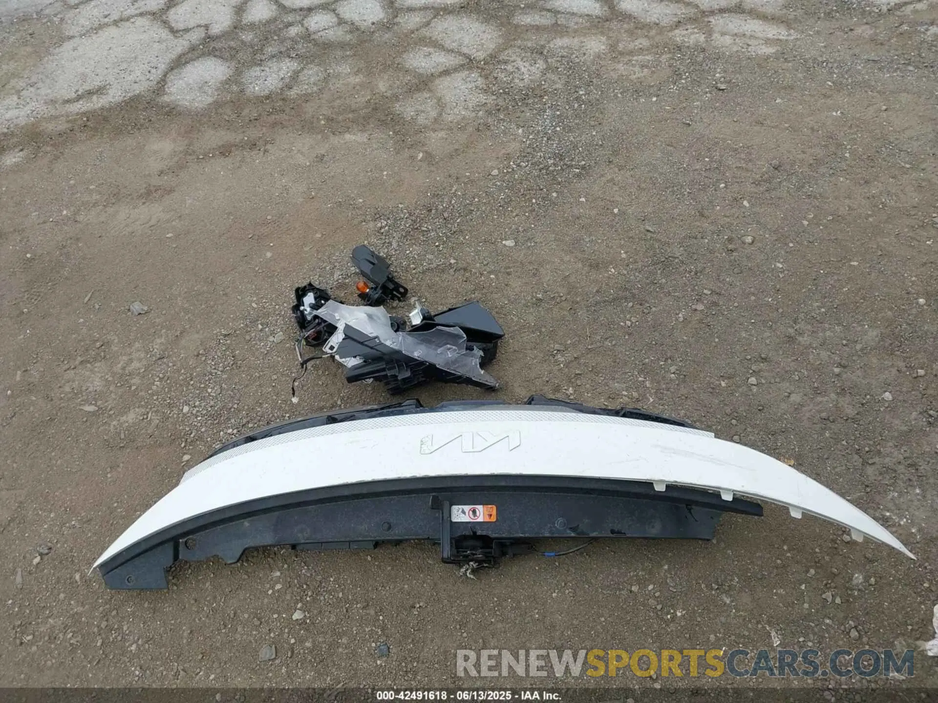 11 fotografías del automóvil dañado KNDERCAA6R7515013 KIA SELTOS 2024