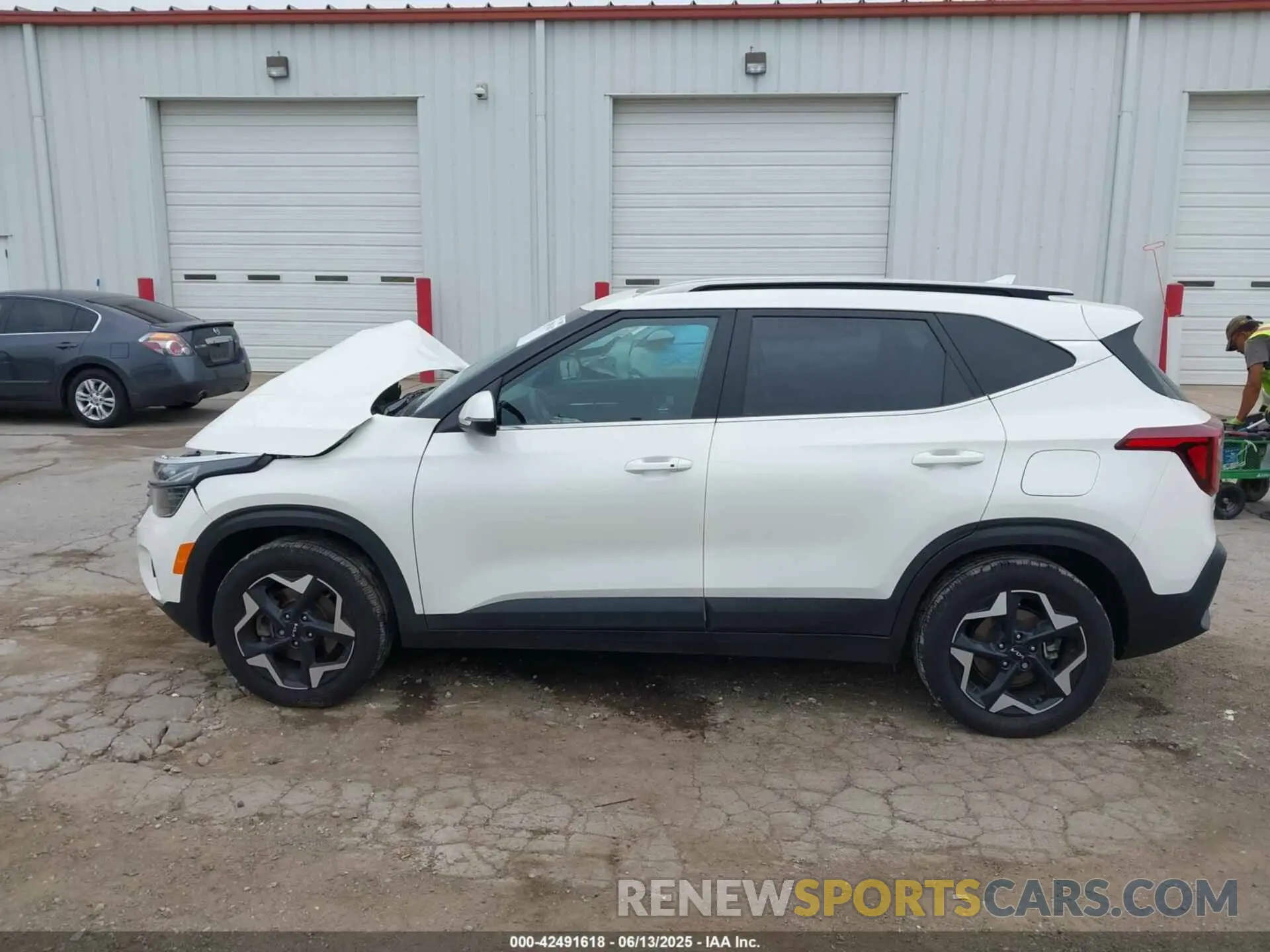 14 fotografías del automóvil dañado KNDERCAA6R7515013 KIA SELTOS 2024