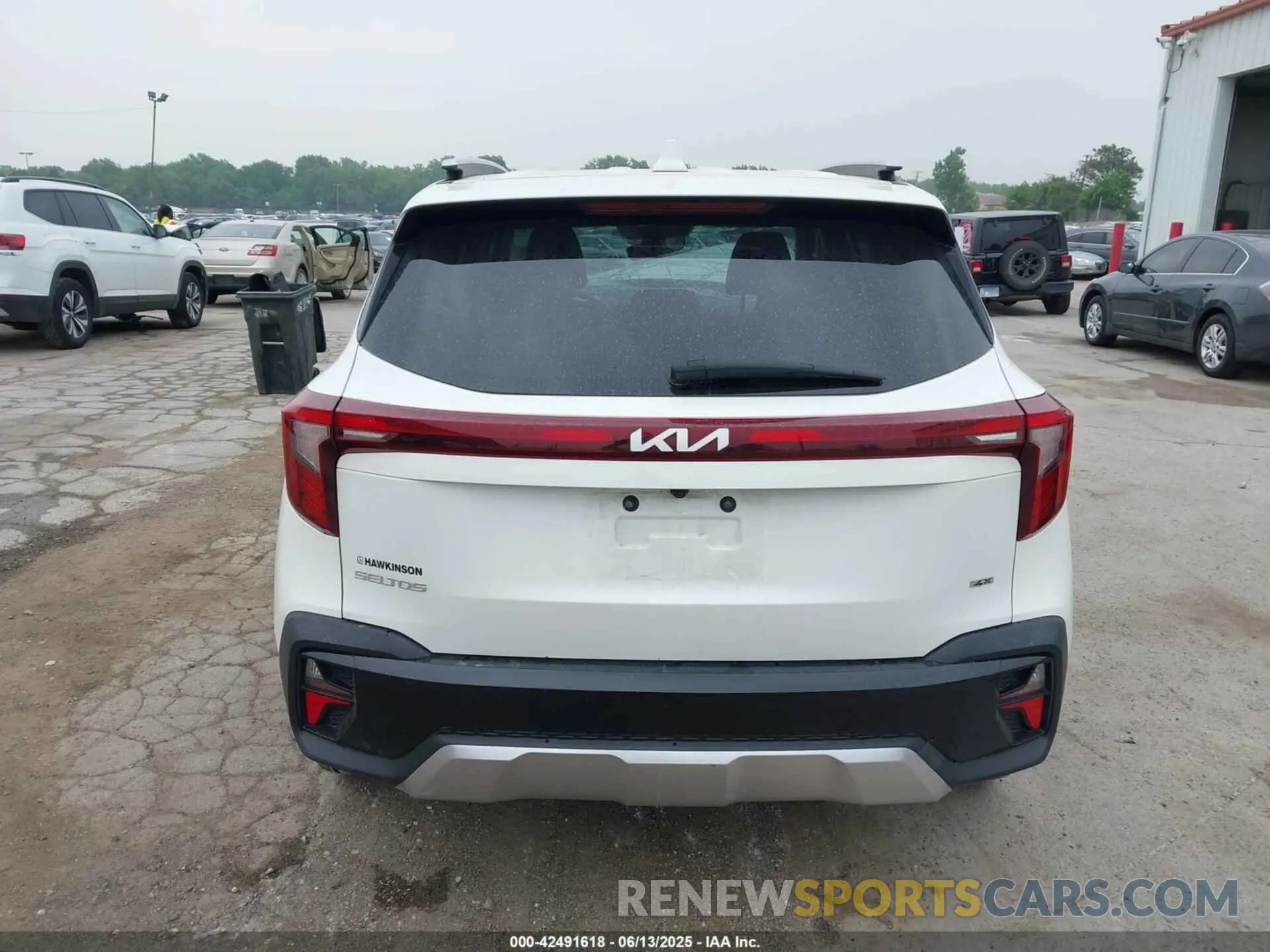 16 fotografías del automóvil dañado KNDERCAA6R7515013 KIA SELTOS 2024