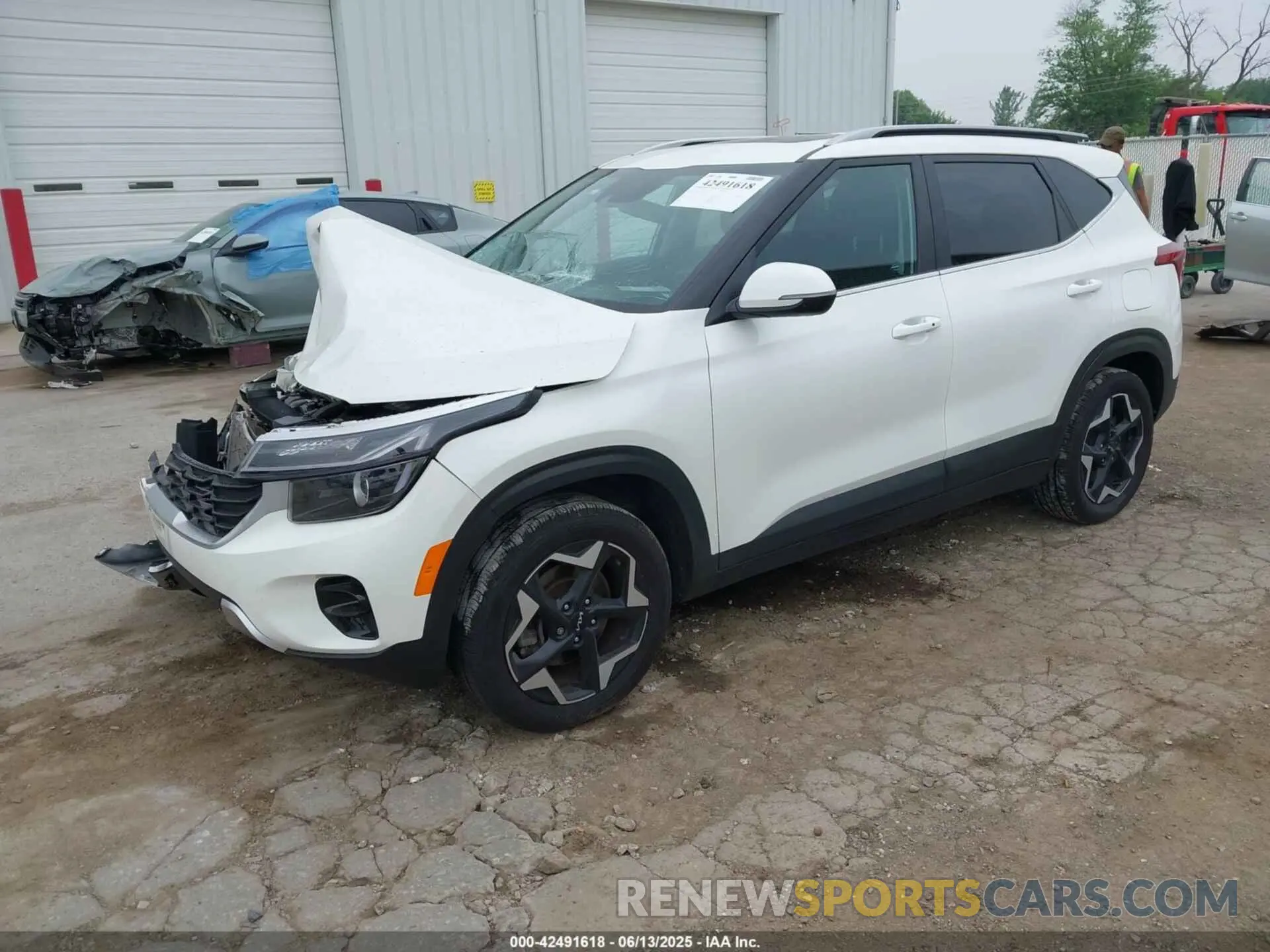 2 fotografías del automóvil dañado KNDERCAA6R7515013 KIA SELTOS 2024