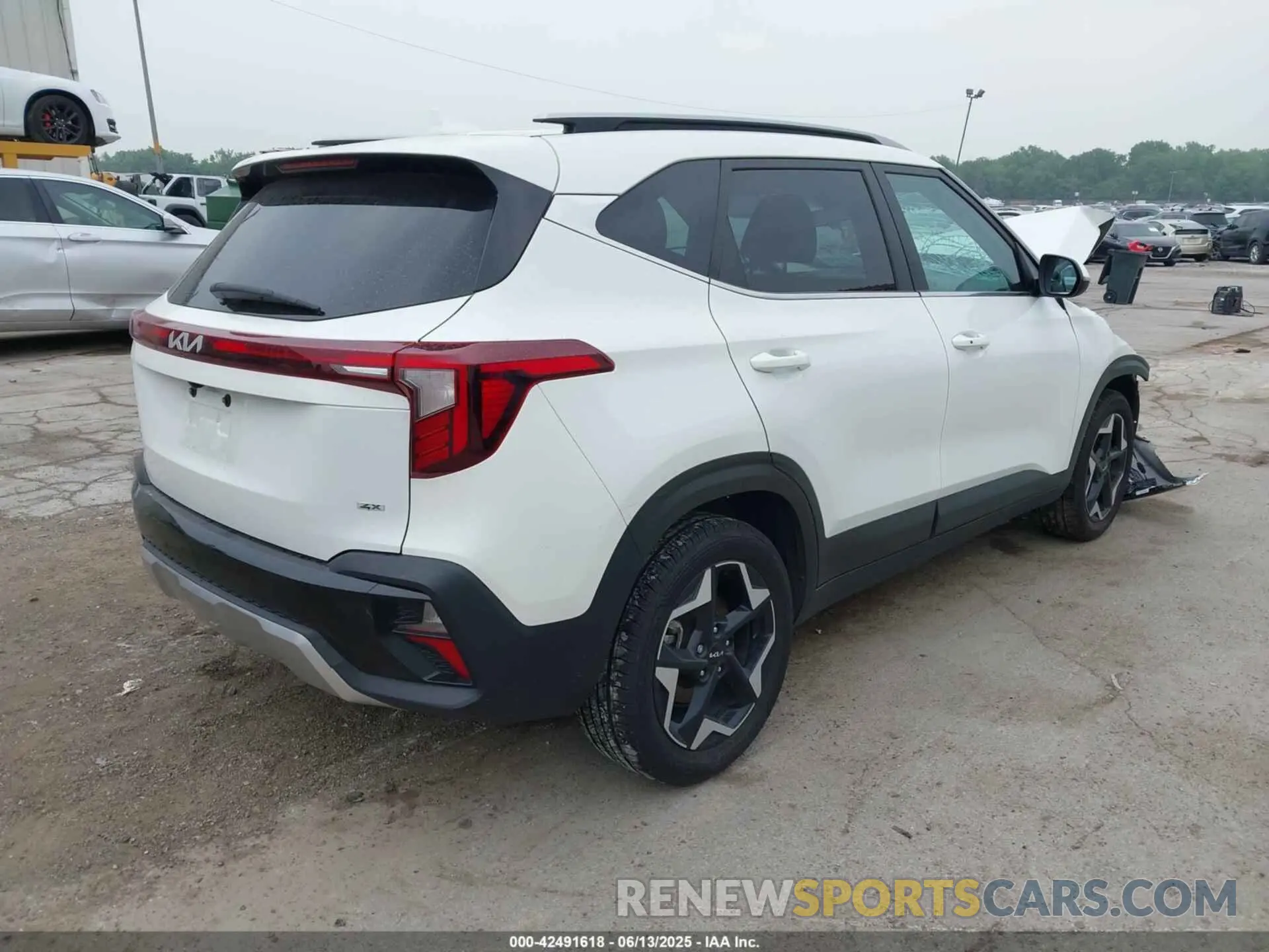 4 fotografías del automóvil dañado KNDERCAA6R7515013 KIA SELTOS 2024