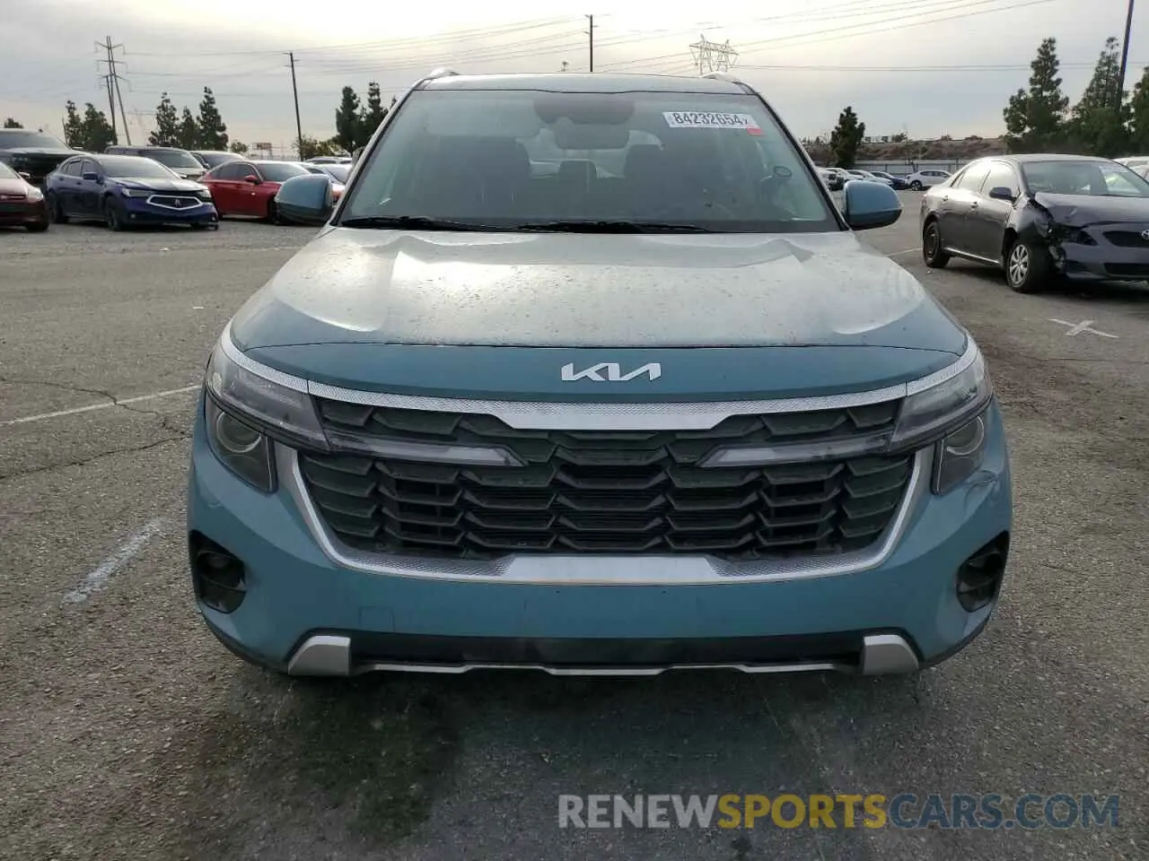 5 fotografías del automóvil dañado KNDERCAA7R7557190 KIA SELTOS 2024