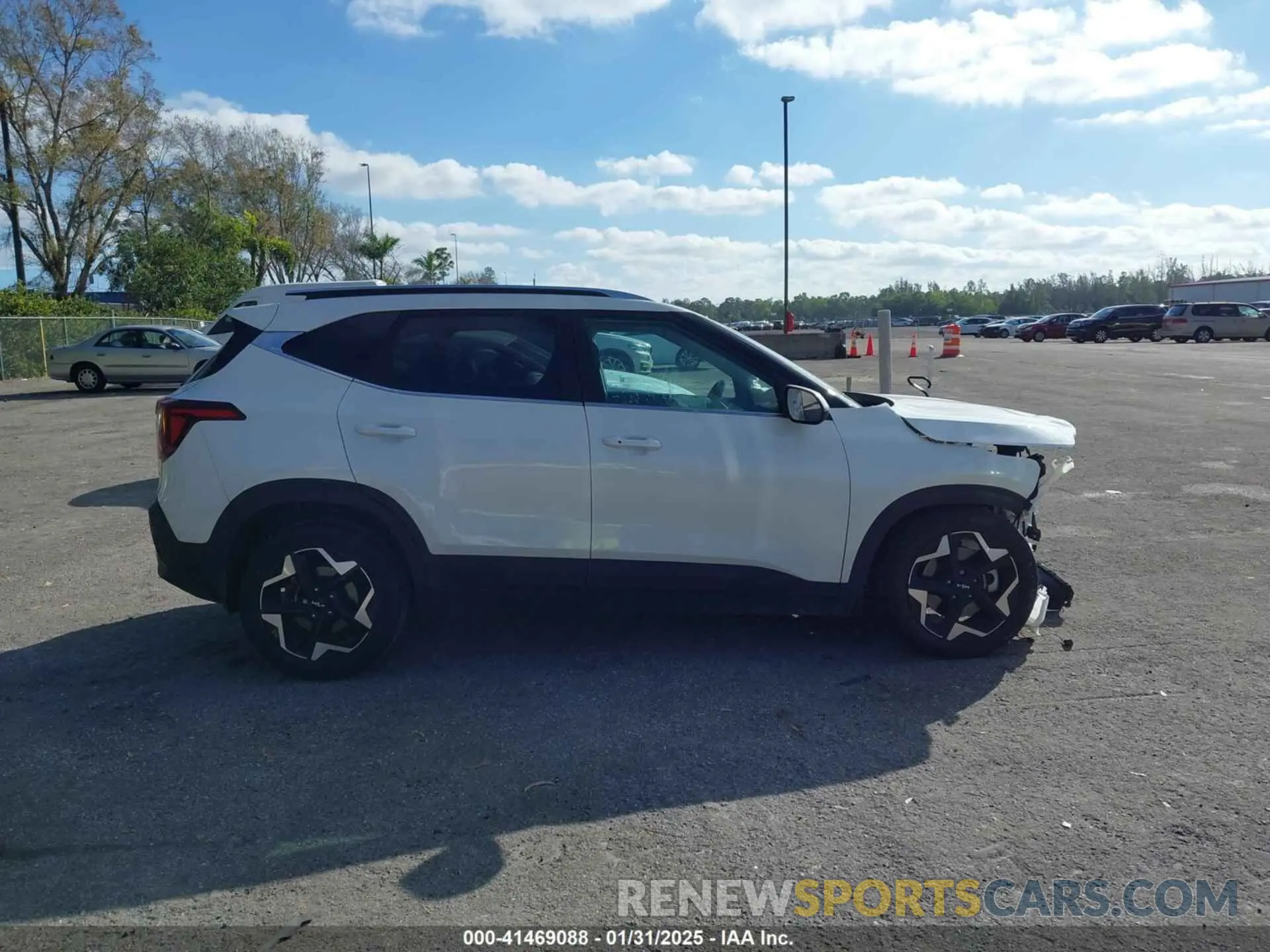 13 fotografías del automóvil dañado KNDERCAA8R7484735 KIA SELTOS 2024