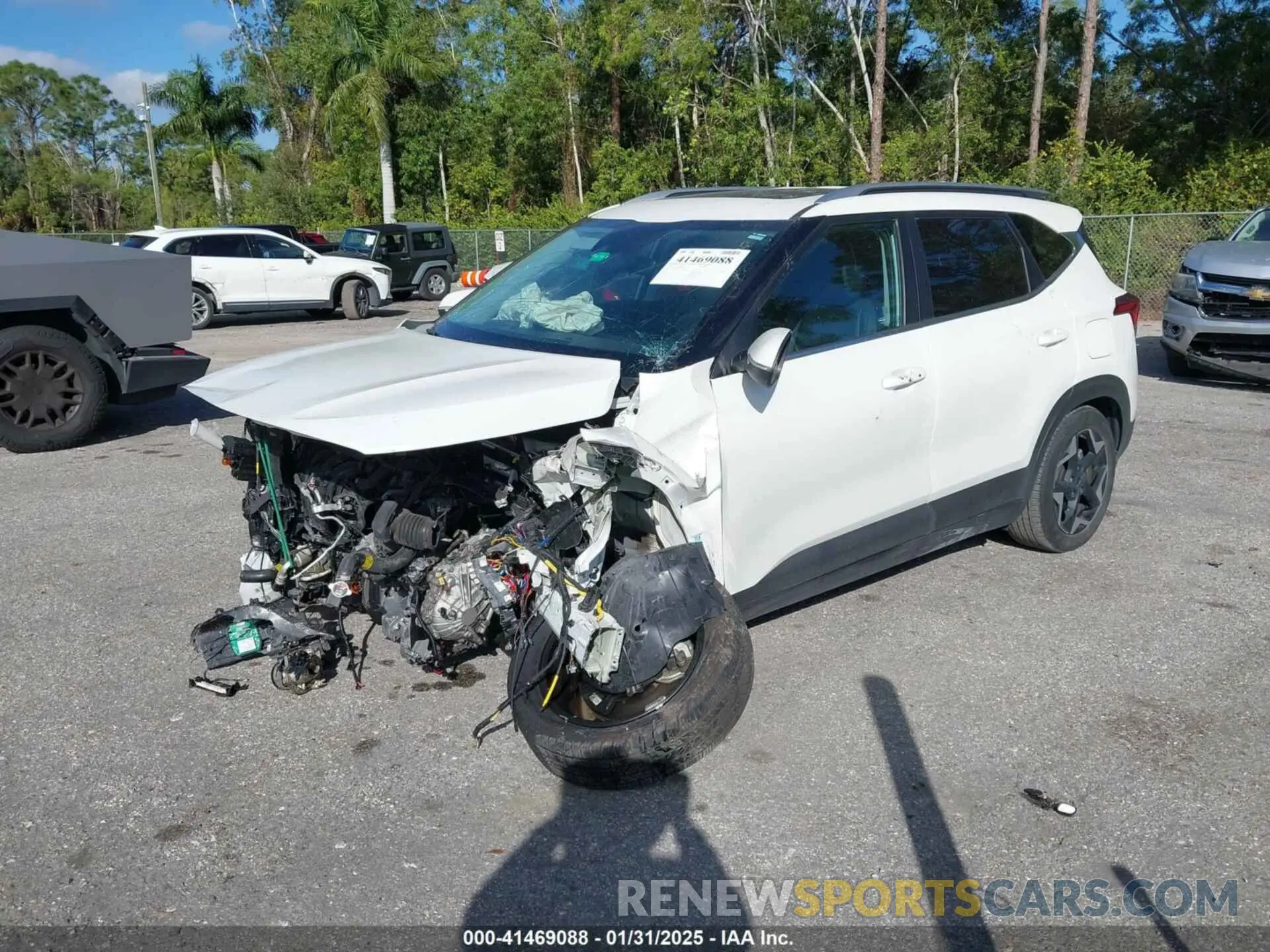 2 fotografías del automóvil dañado KNDERCAA8R7484735 KIA SELTOS 2024