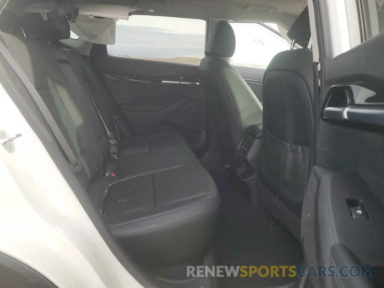 10 fotografías del automóvil dañado KNDERCAA8R7599464 KIA SELTOS 2024