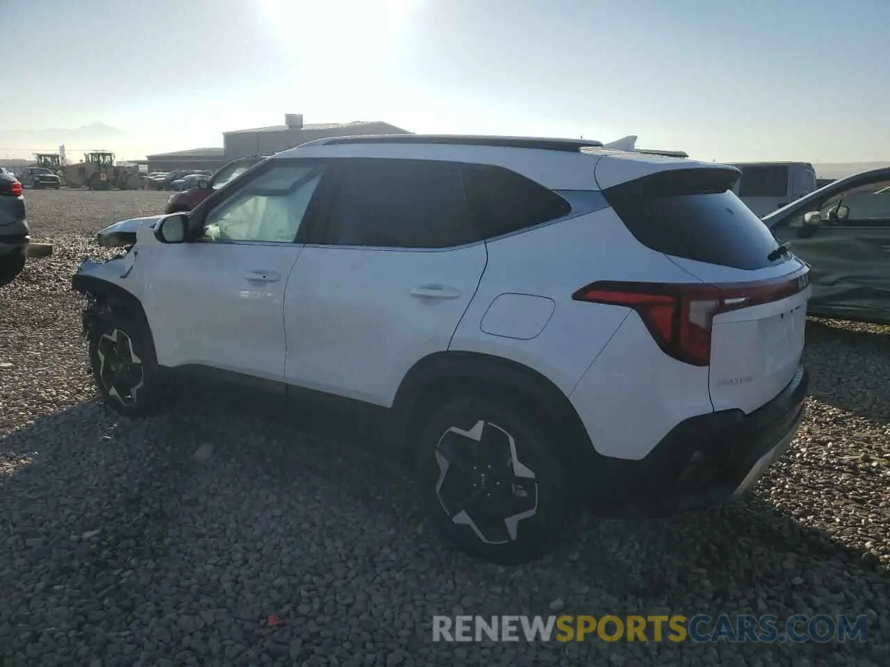 2 fotografías del automóvil dañado KNDERCAA8R7599464 KIA SELTOS 2024