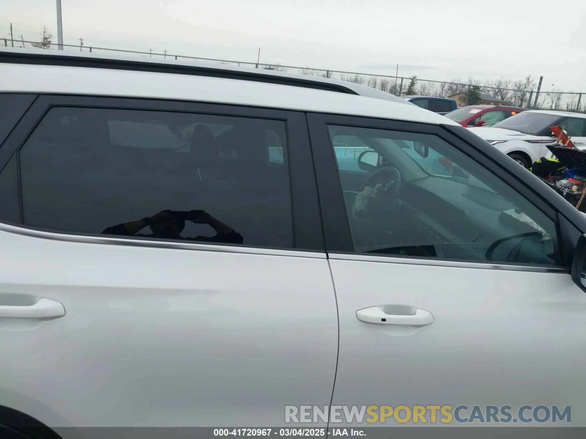 13 fotografías del automóvil dañado KNDERCAA8R7643849 KIA SELTOS 2024
