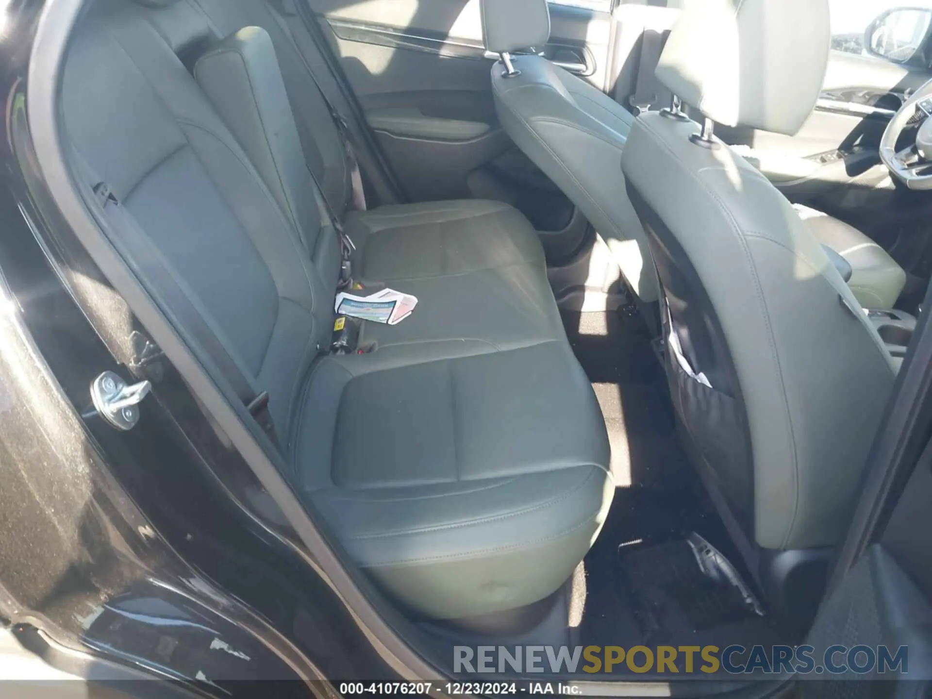 8 fotografías del automóvil dañado KNDETCA70R7473590 KIA SELTOS 2024