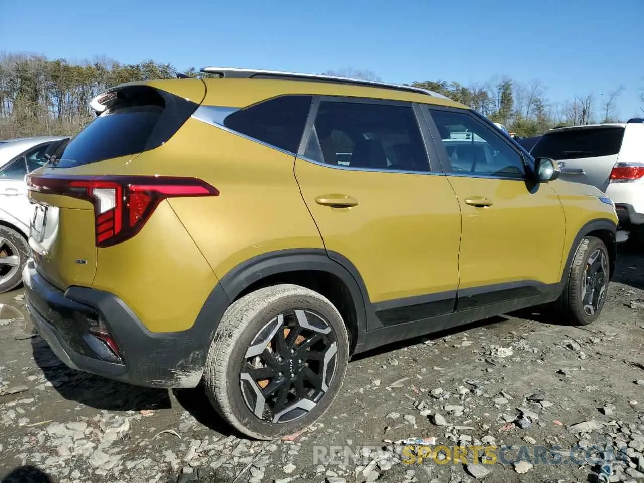 3 fotografías del automóvil dañado KNDETCA70R7546781 KIA SELTOS 2024