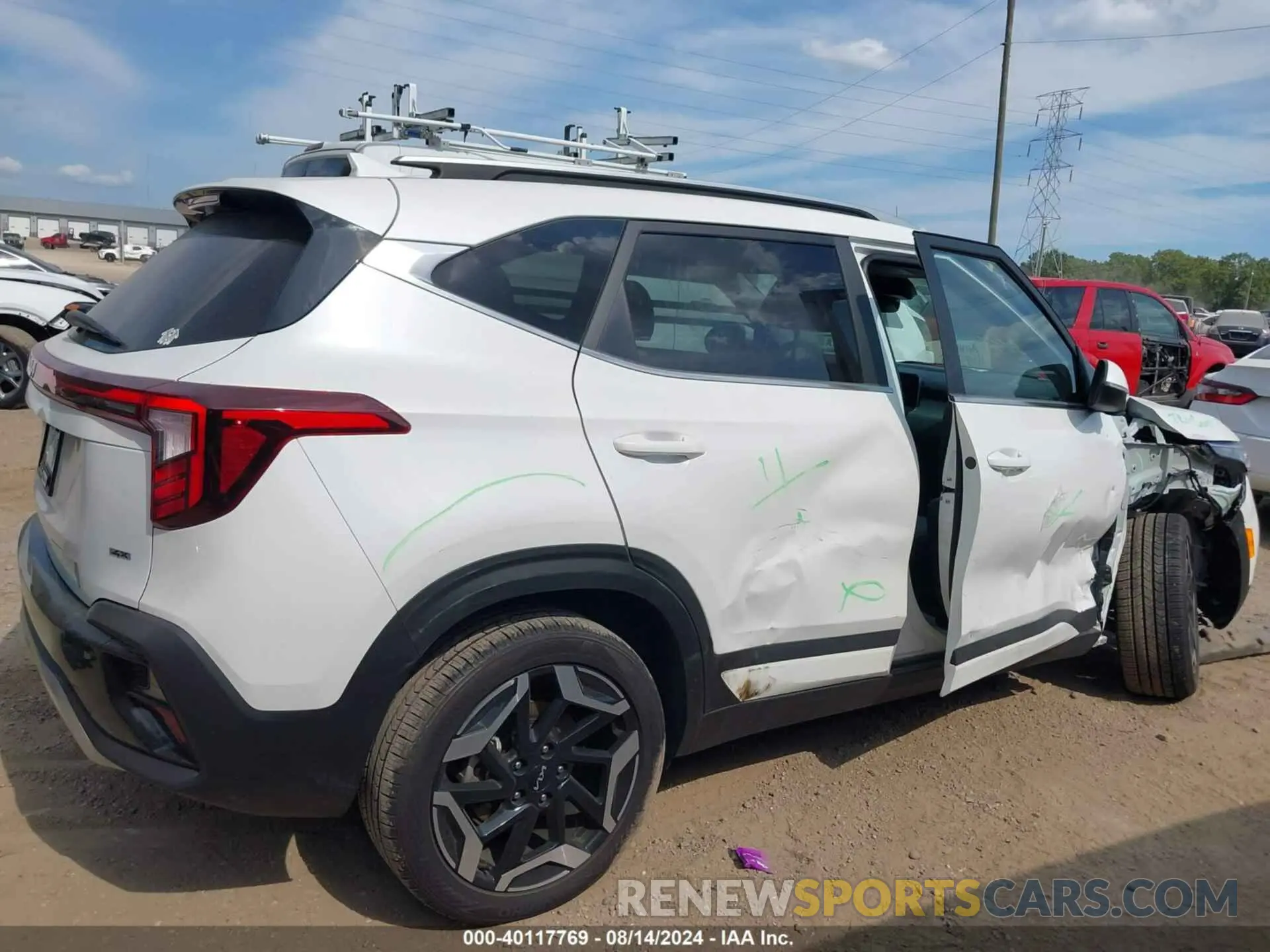 13 fotografías del automóvil dañado KNDETCA70R7572779 KIA SELTOS 2024